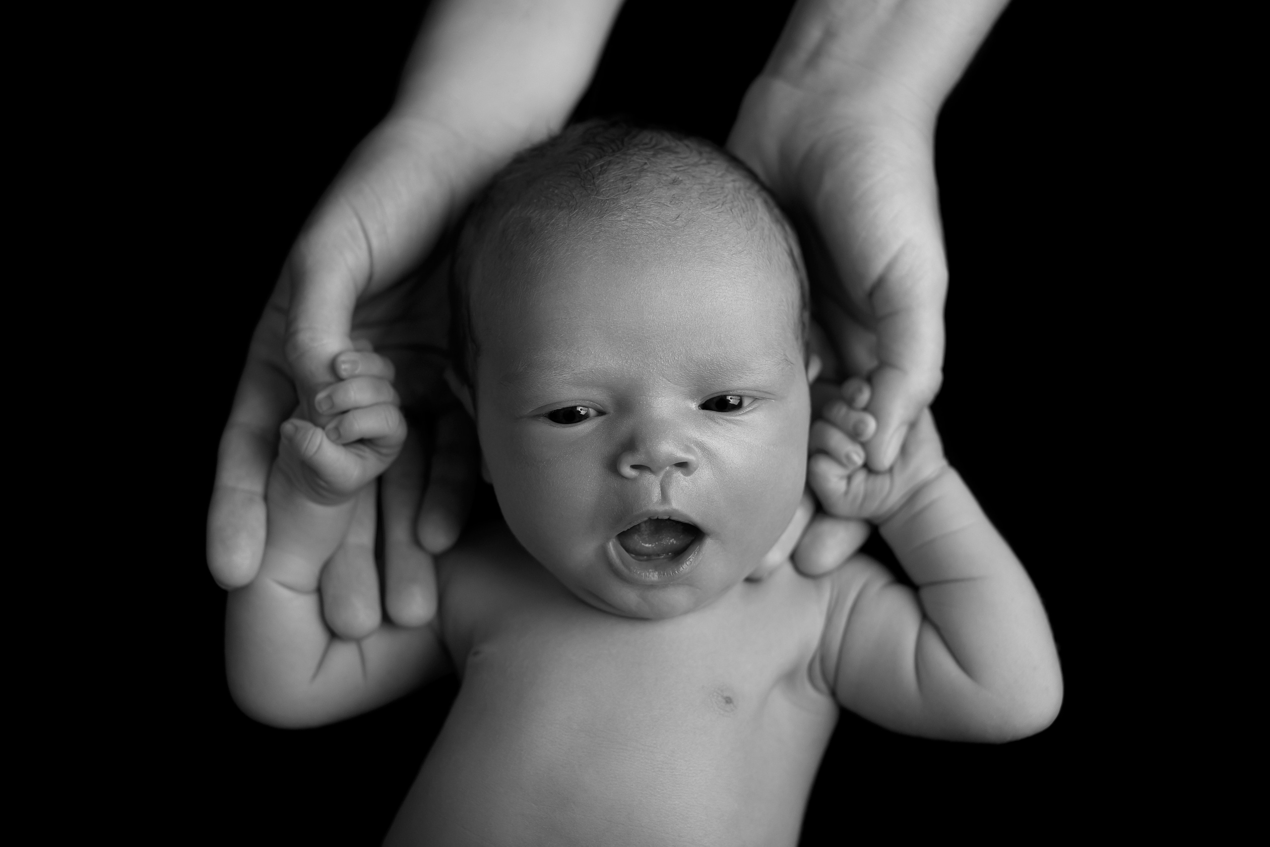 Neugeborenenfotos in Berlin – Studio oder bei Ihnen zu Hause