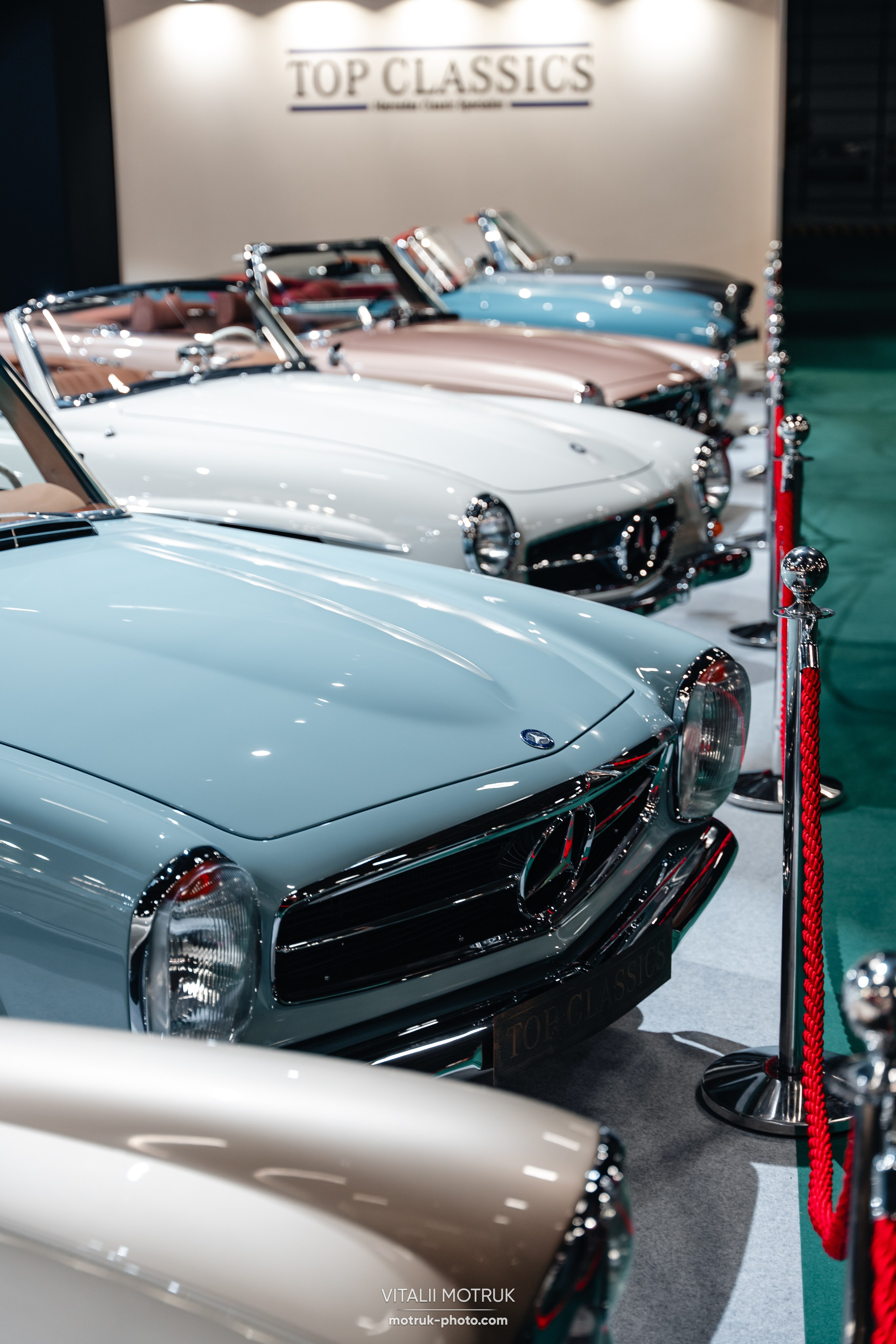 Retromobile-2024. Photographe de voitures à Paris — Vitalii Motruk