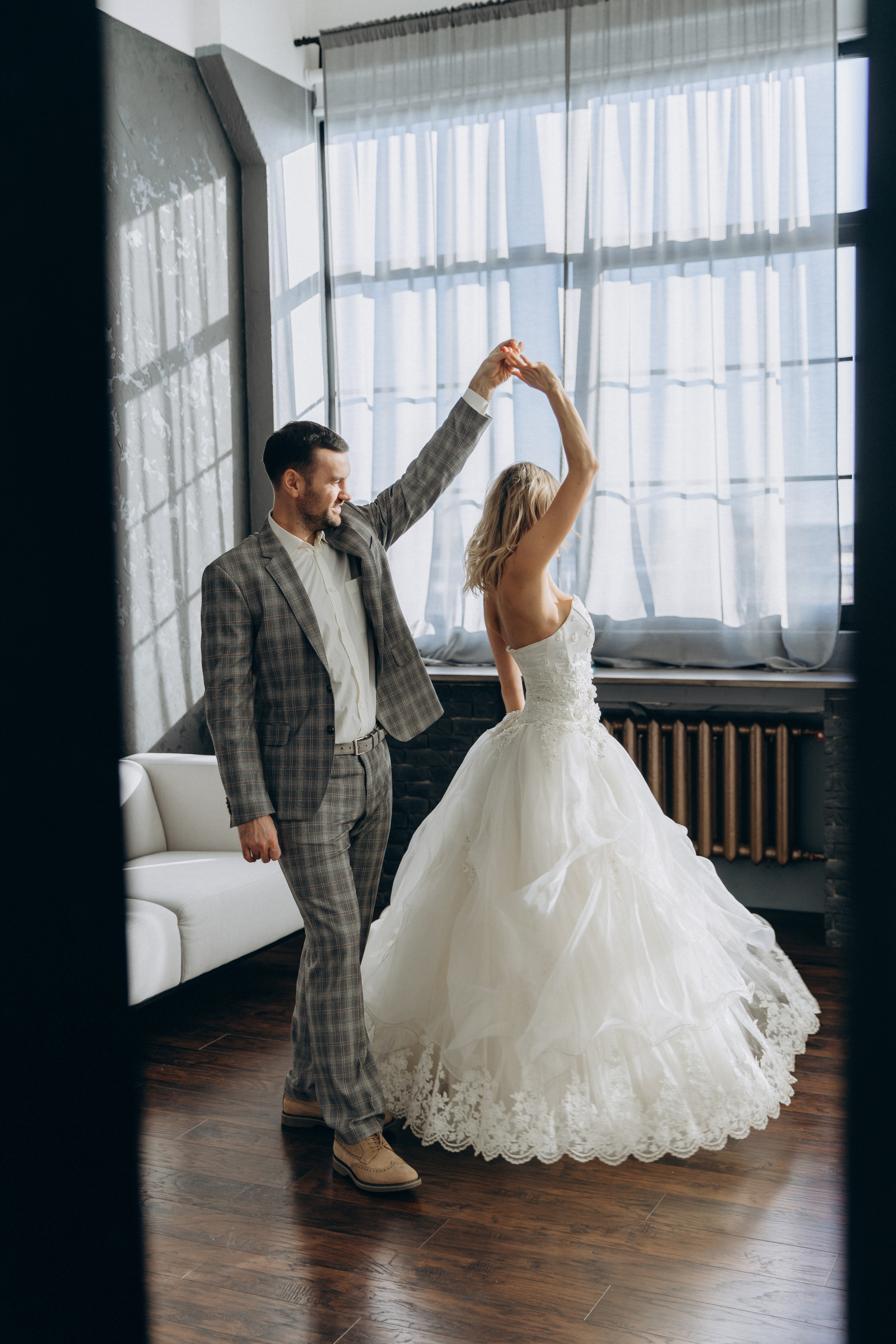 Bride and groom first dance, beautiful shoot