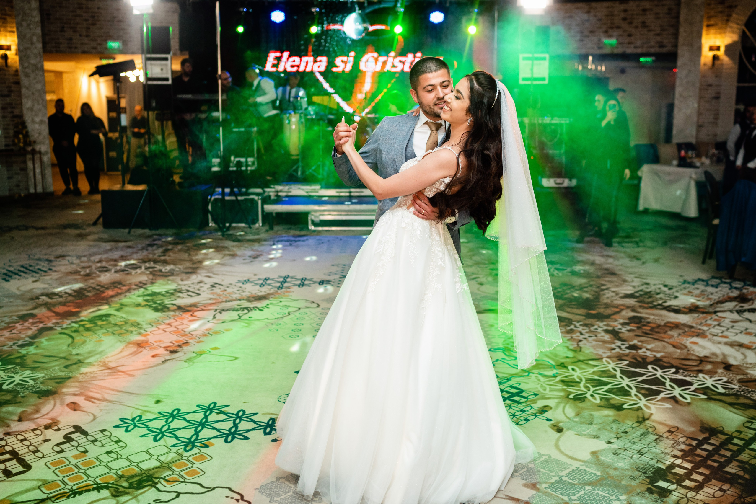 Elena & Cristi. Acasă