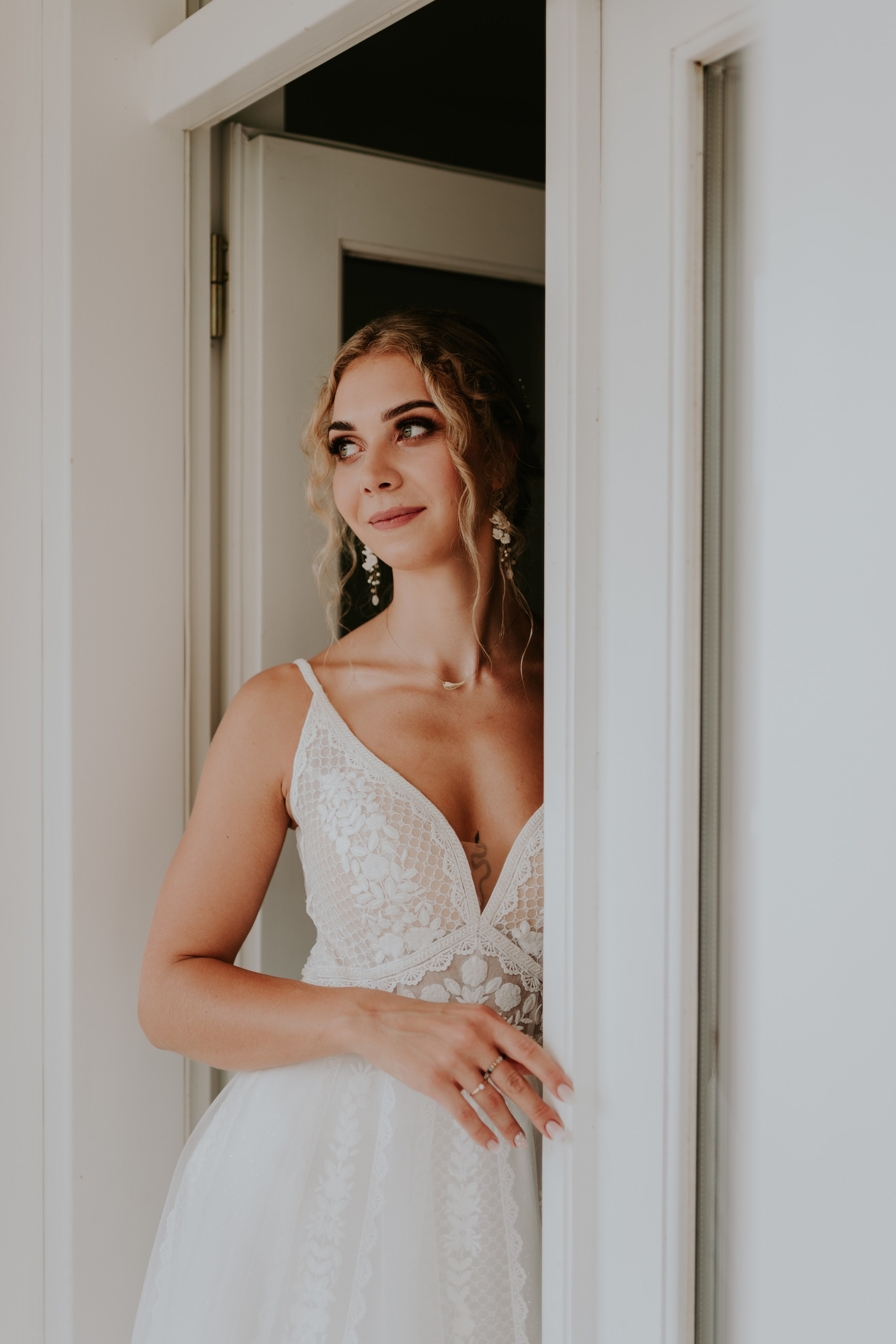 Dwór Wierzbno: plenerowy ślub pod wierzbą. Karkowskafoto - fotografia miłości