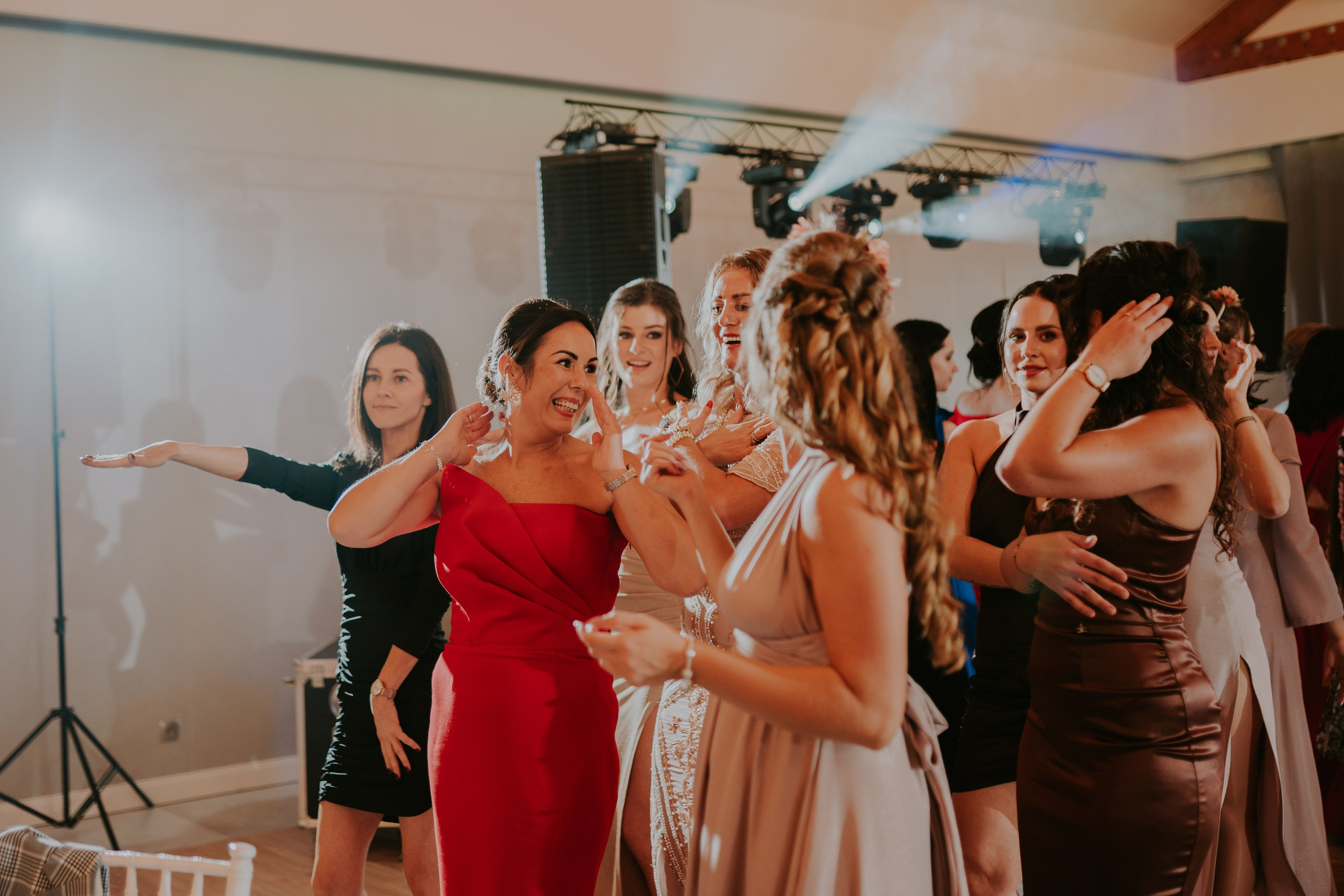 Sala Koralowa w Jaworzu: Opowieść o ślubie Nikoli i Kacpra. Karkowskafoto - fotografia miłości