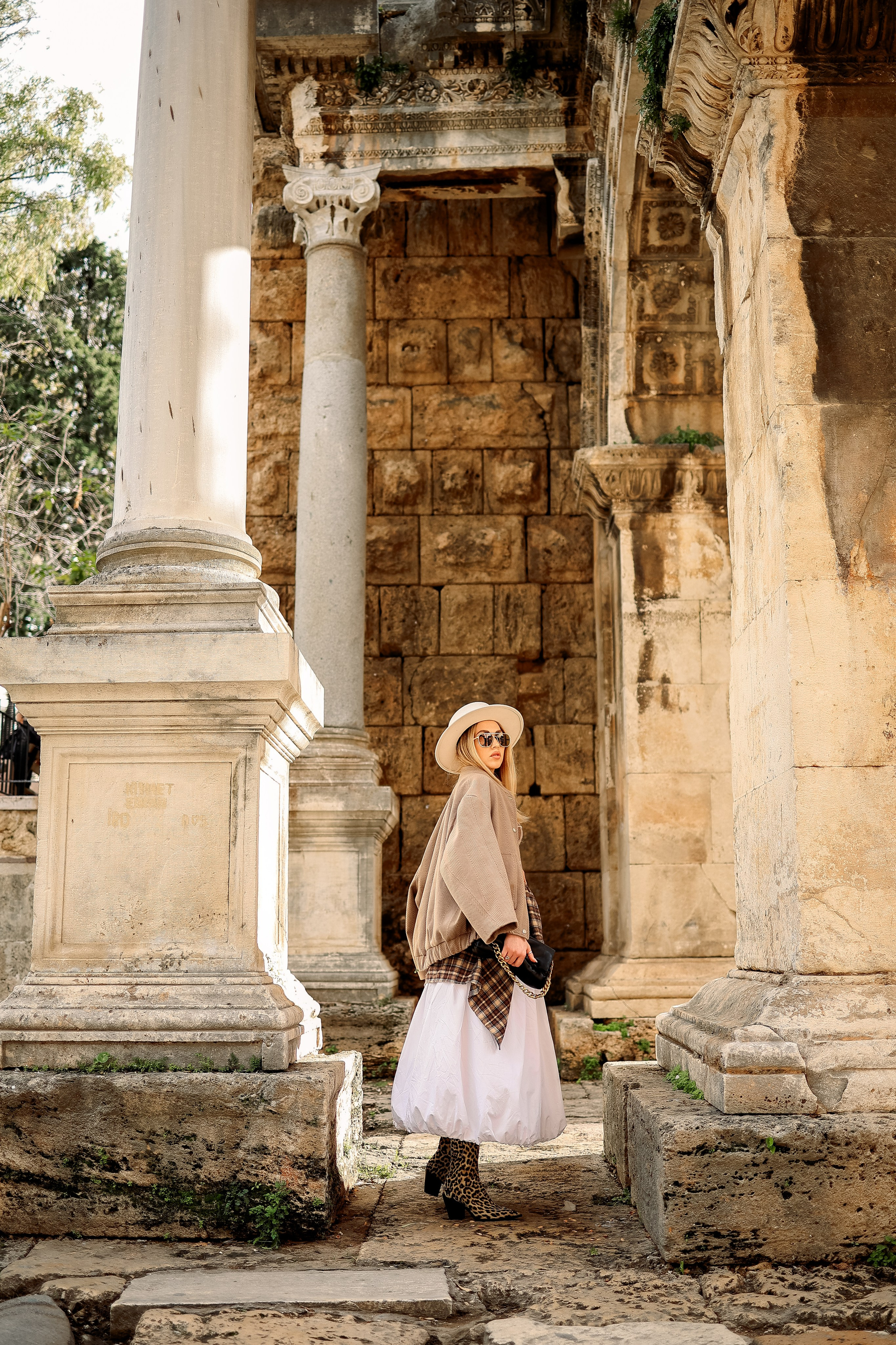 Photoshooting in old town of Antalya. Photographer in Turkey, Antalya, Kemer, Belek, Side, Kas, Fethiye