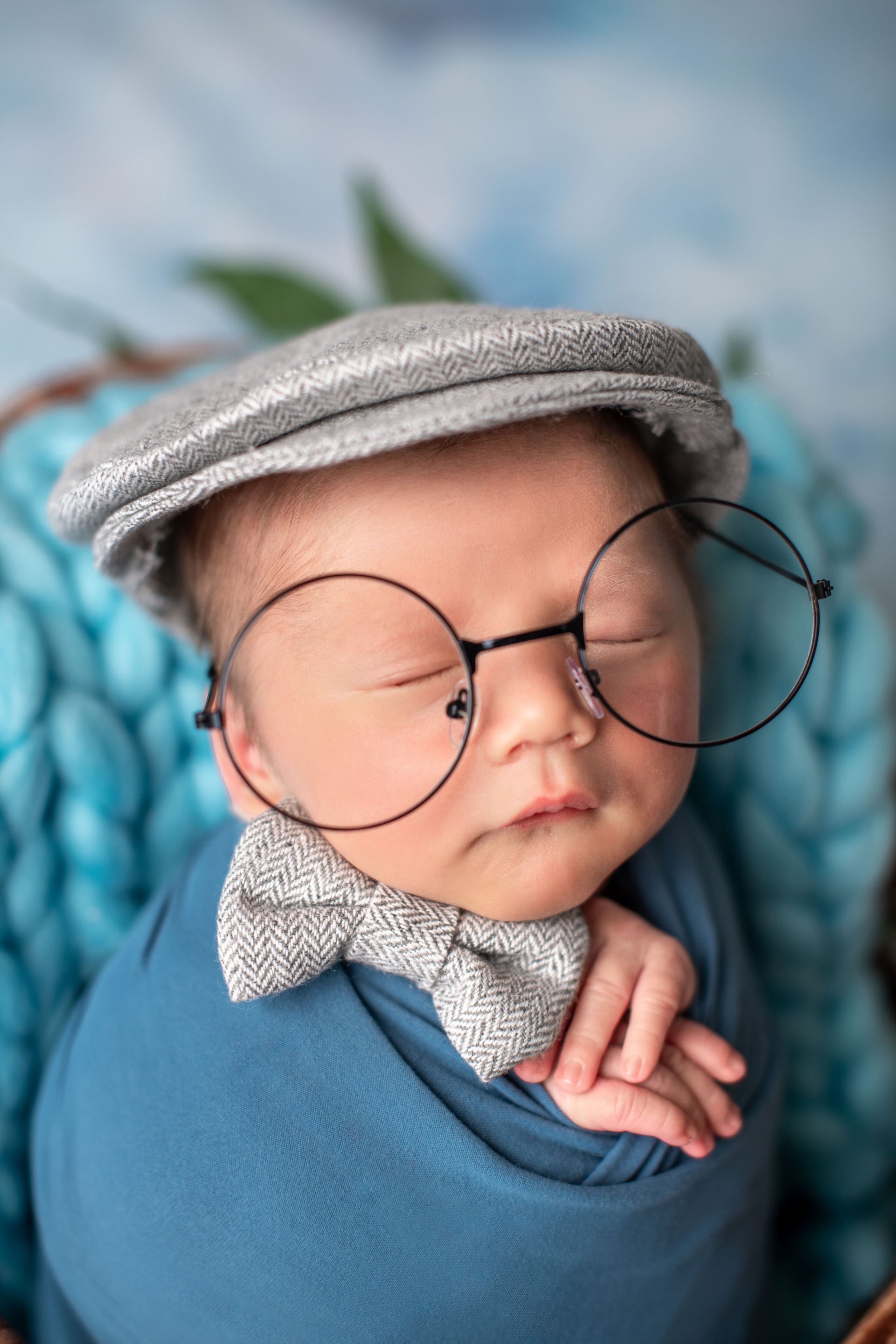 Newborn photo sessia for baby boy. Newborn photographer Sacramento