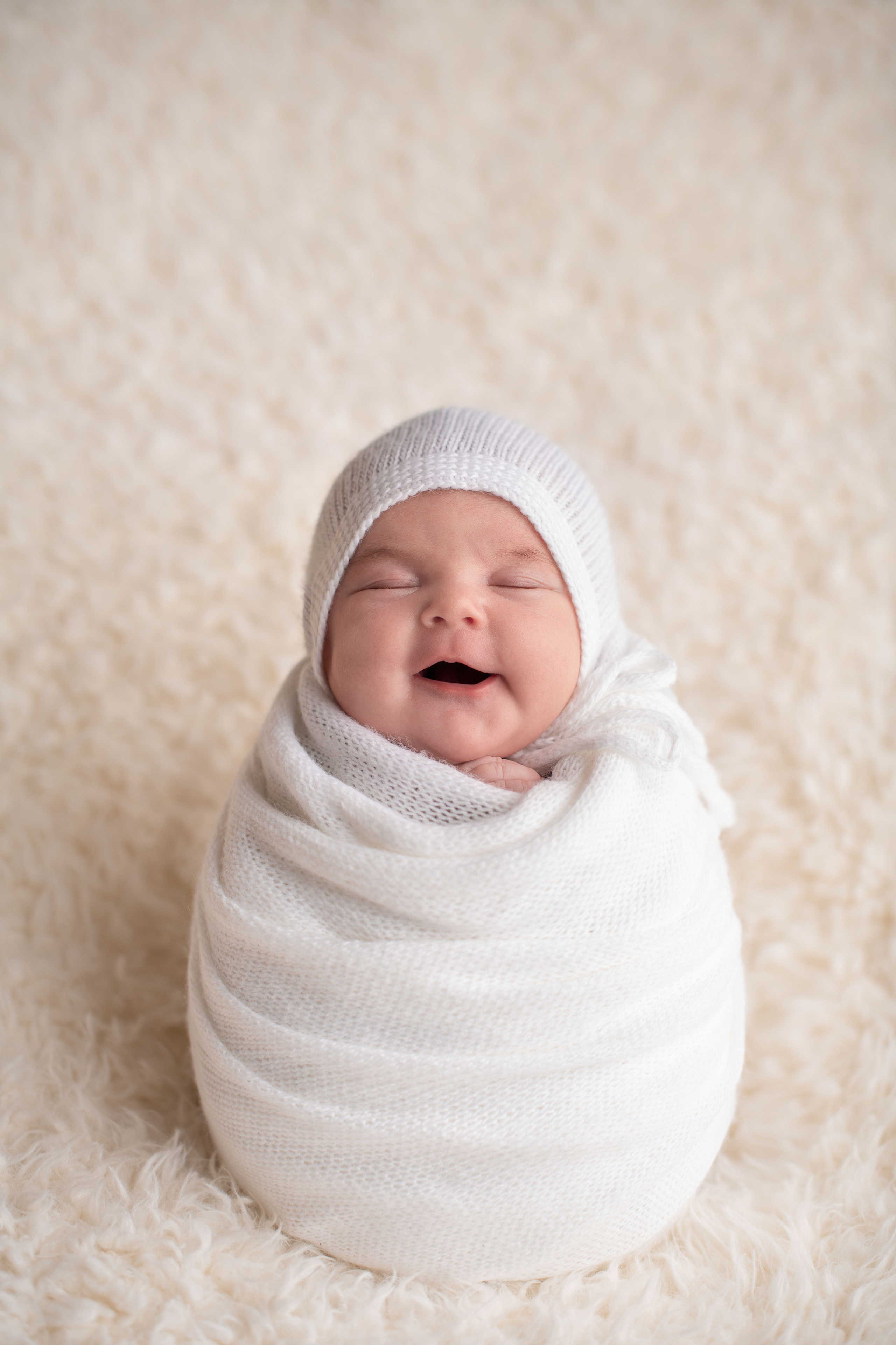 Amelia Newborn photoshoot. Newborn photographer Sacramento