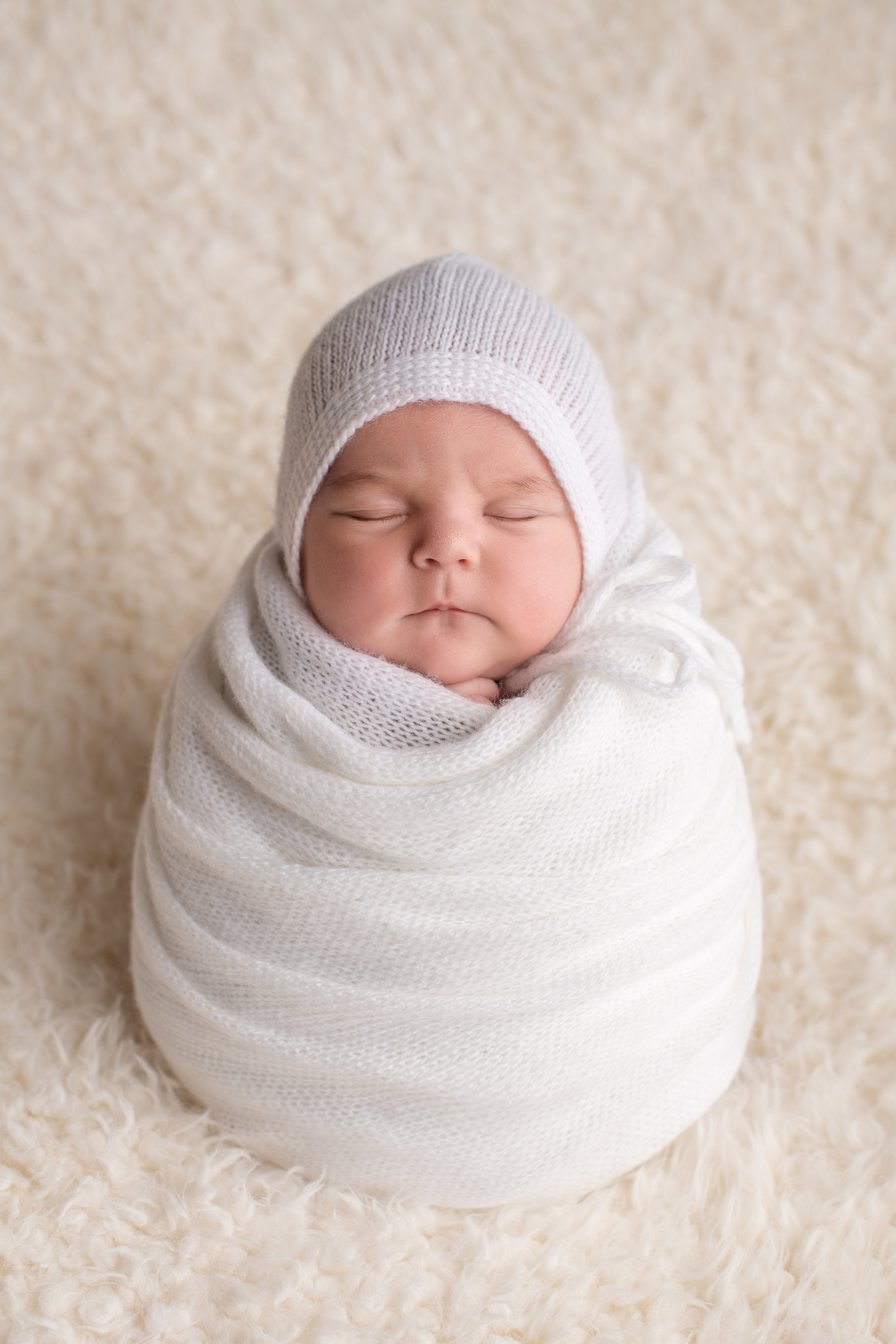 Amelia Newborn photoshoot. Newborn photographer Sacramento