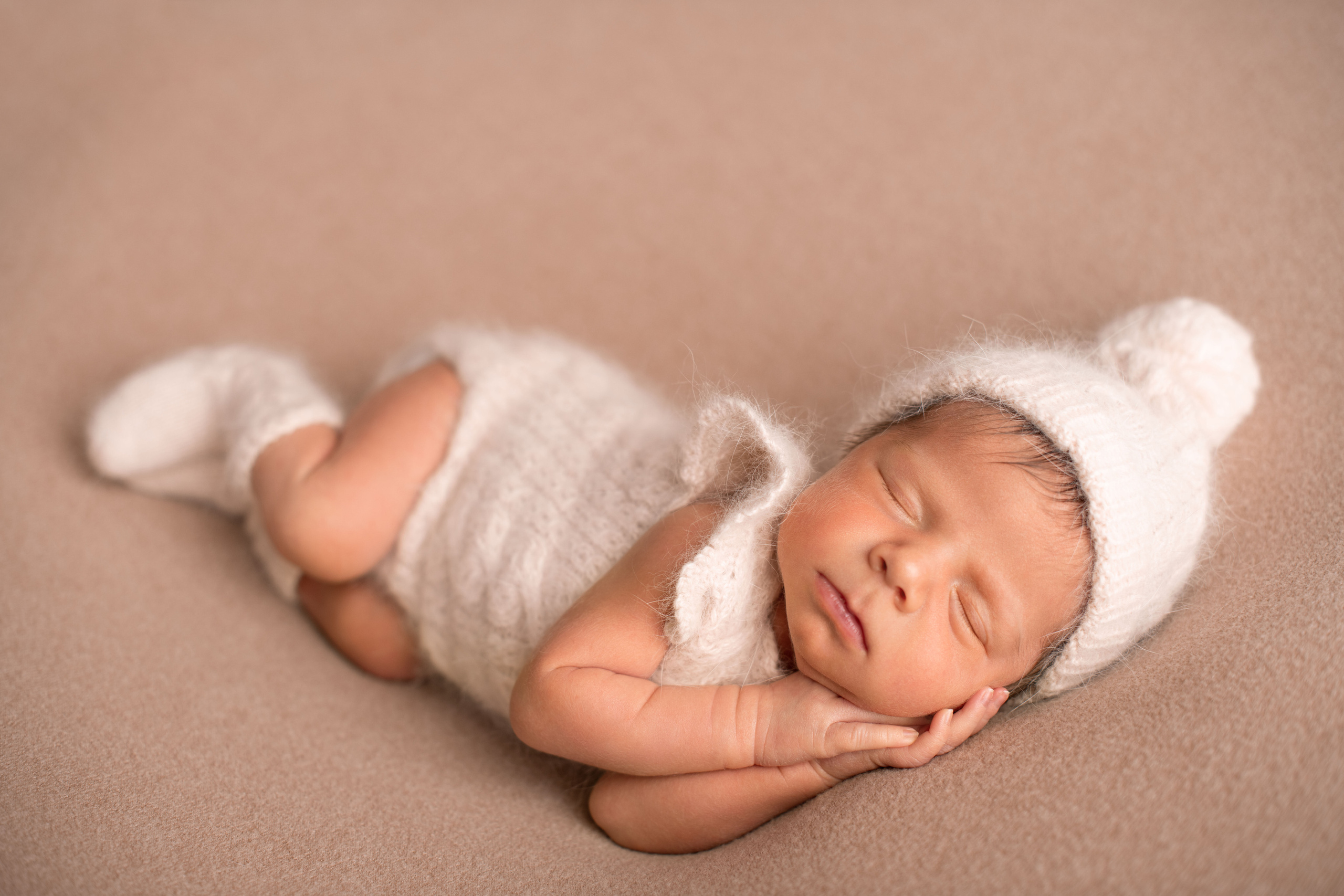 Newborn photoshoot baby 9 days old. Newborn photographer Sacramento