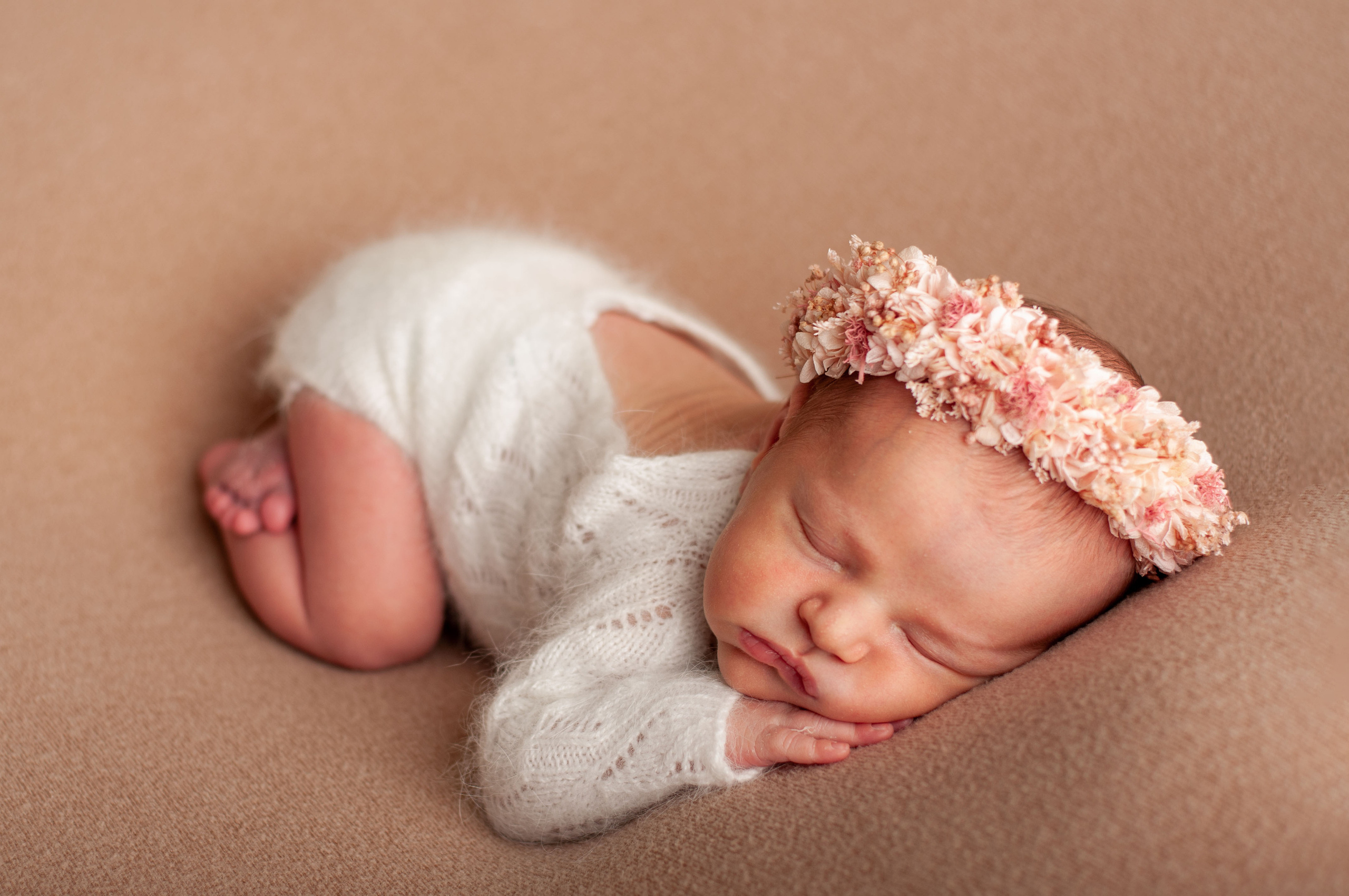 Newborn photoshoot. Newborn photographer Sacramento