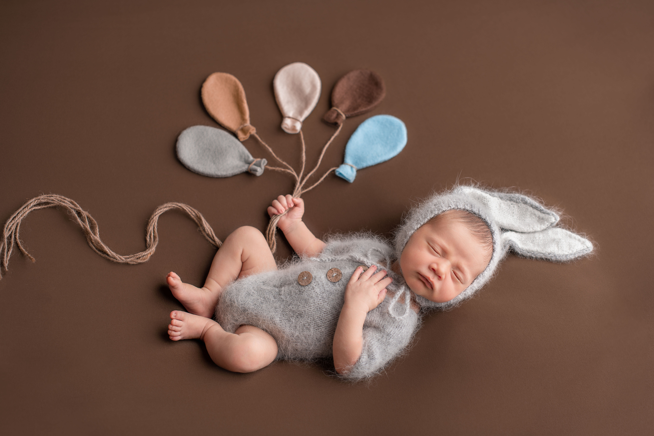 Newborn photo sessia for baby boy. Newborn photographer Sacramento