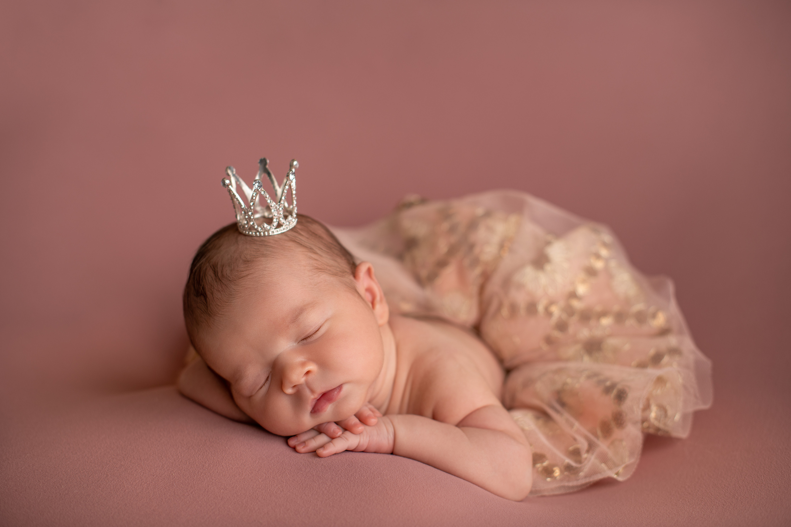 Newborn photoshoot baby girl 9 days. Newborn photographer Sacramento
