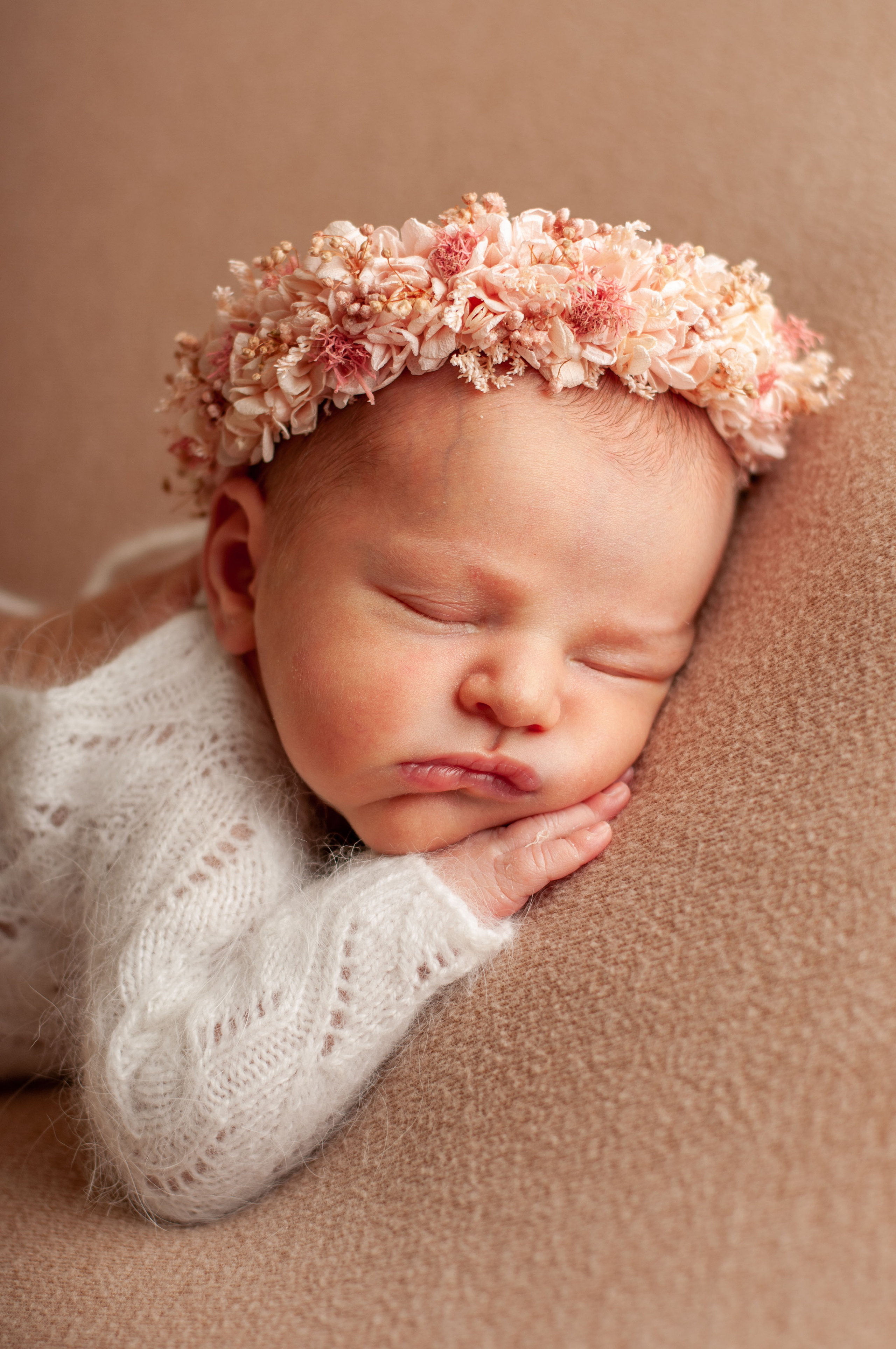 Newborn photoshoot. Newborn photographer Sacramento