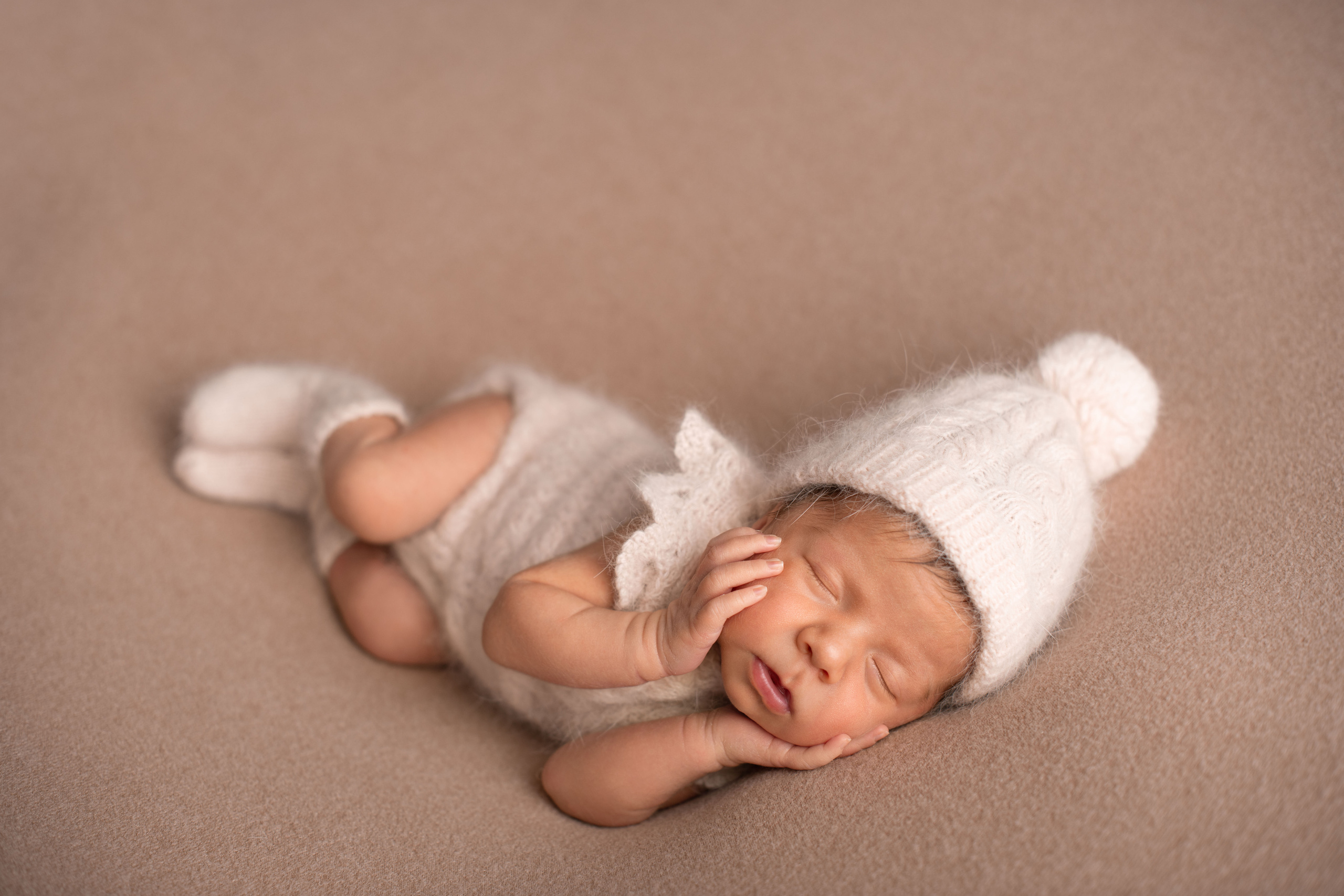 Newborn photoshoot baby 9 days old. Newborn photographer Sacramento