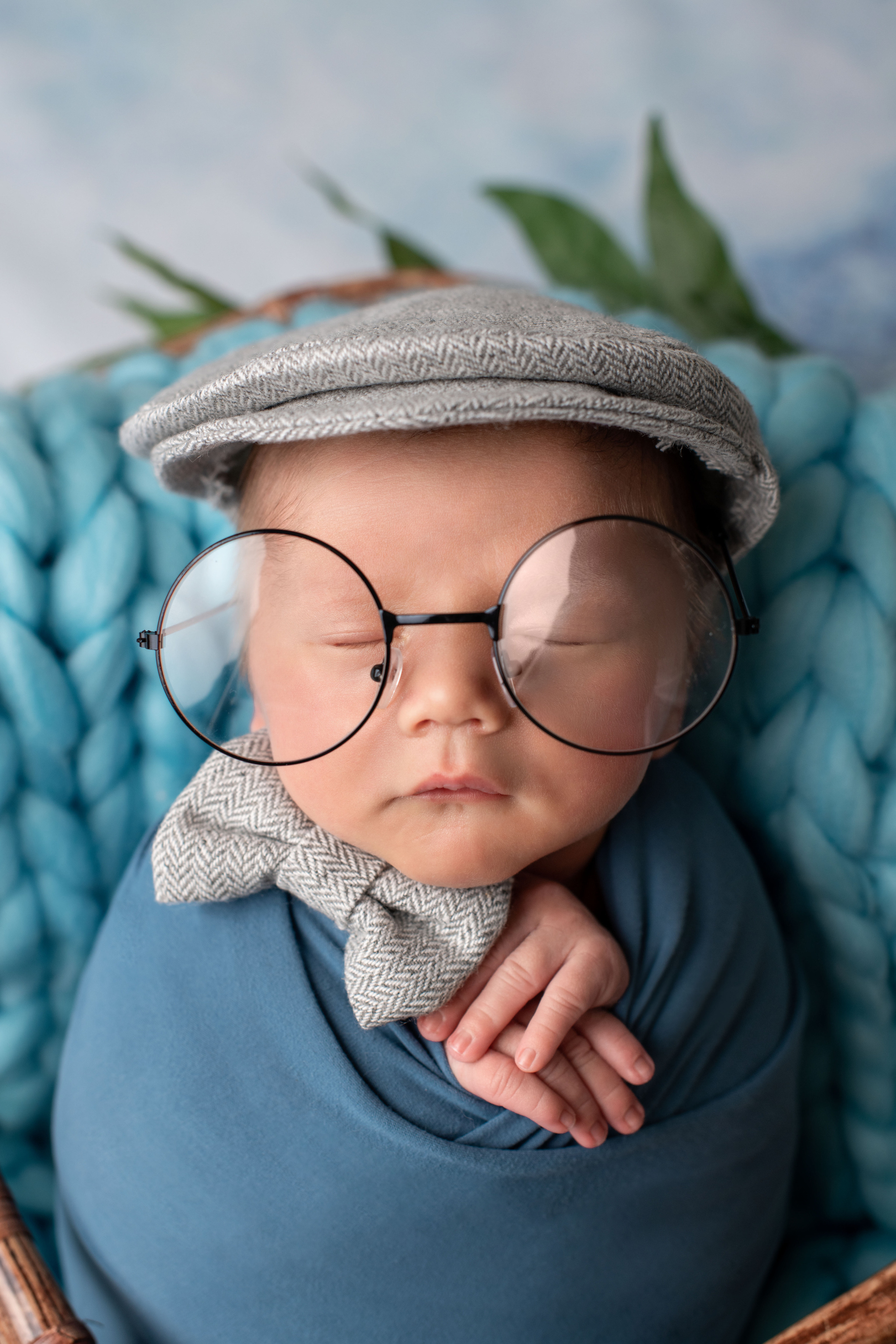 Newborn photo sessia for baby boy. Newborn photographer Sacramento