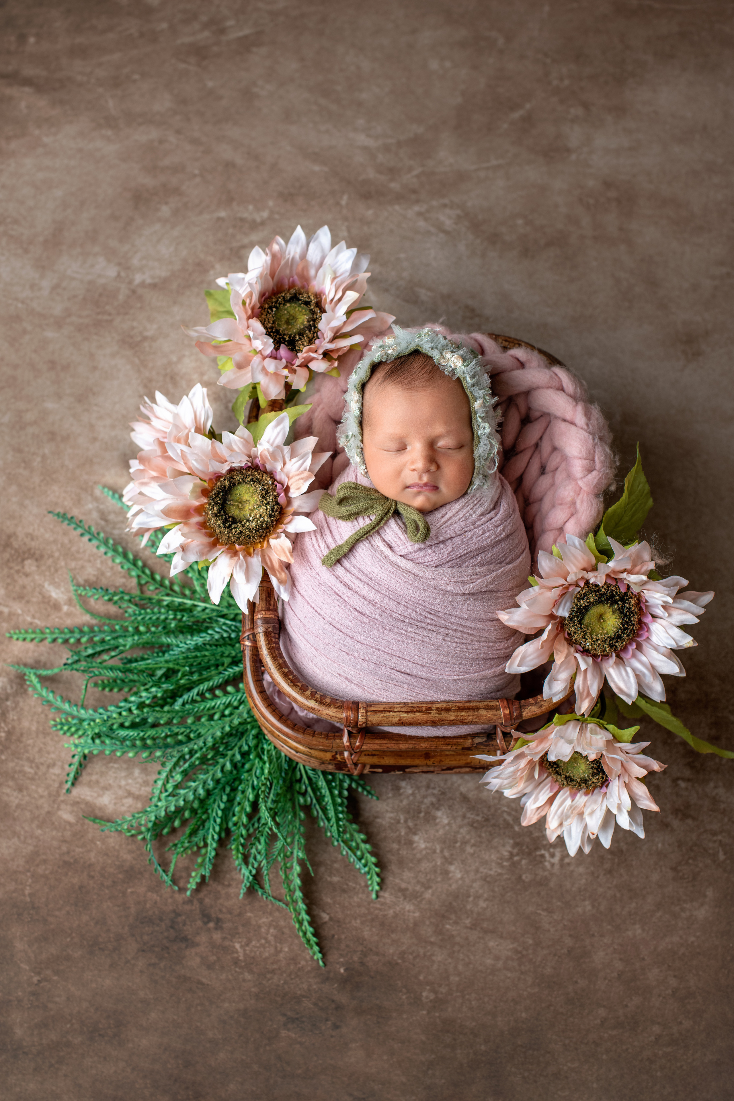 Newborn photoshoot for baby girl. Newborn photographer Sacramento