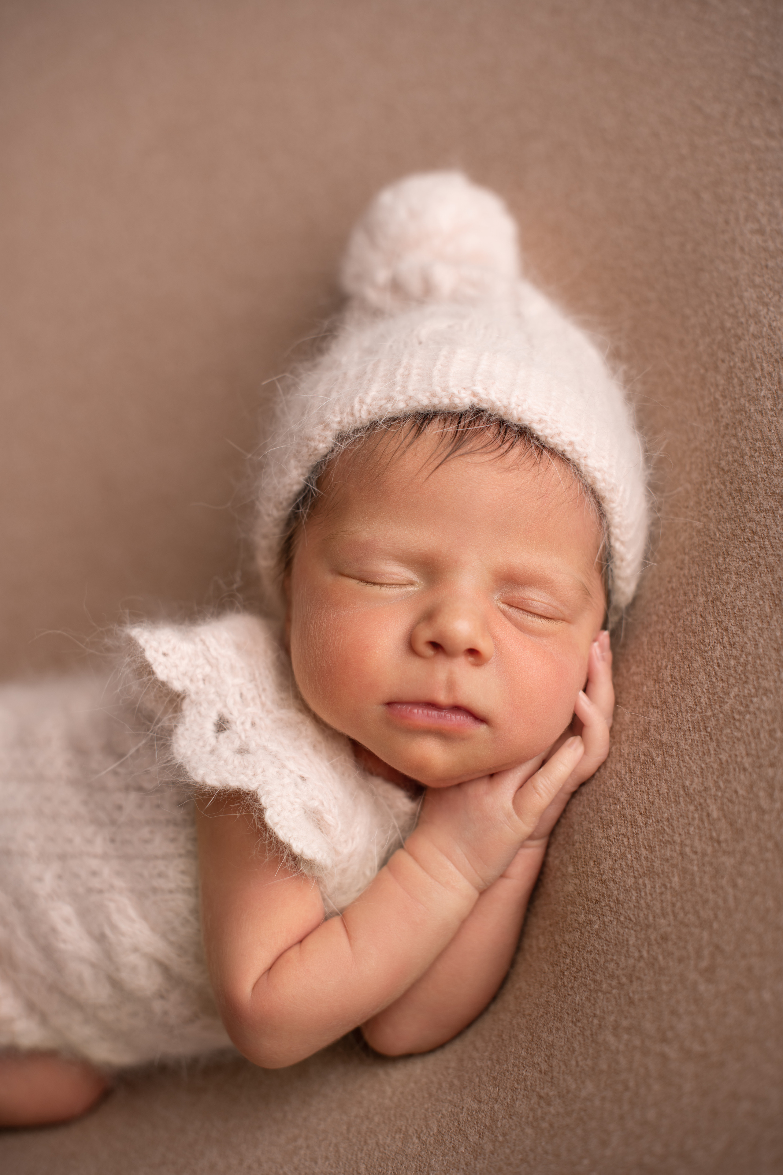 Newborn photoshoot baby 9 days old. Newborn photographer Sacramento