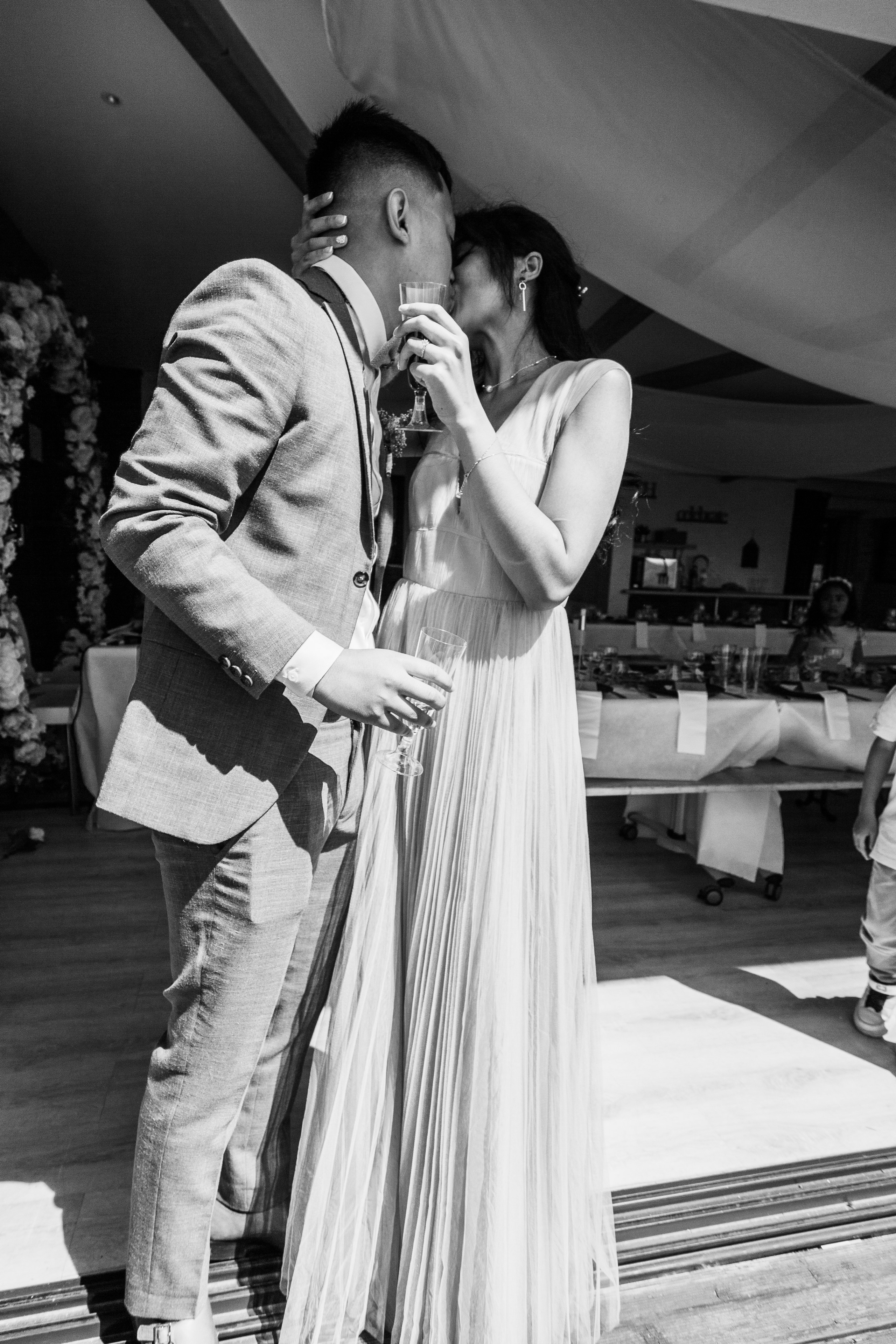 Mariage de Ny & Hasina vue la Loire. Photographe professionnelle à Poitiers, Tours et Châtellerault | Studio photo entre Poitiers et Tours – portraits, familles, entreprises, ma