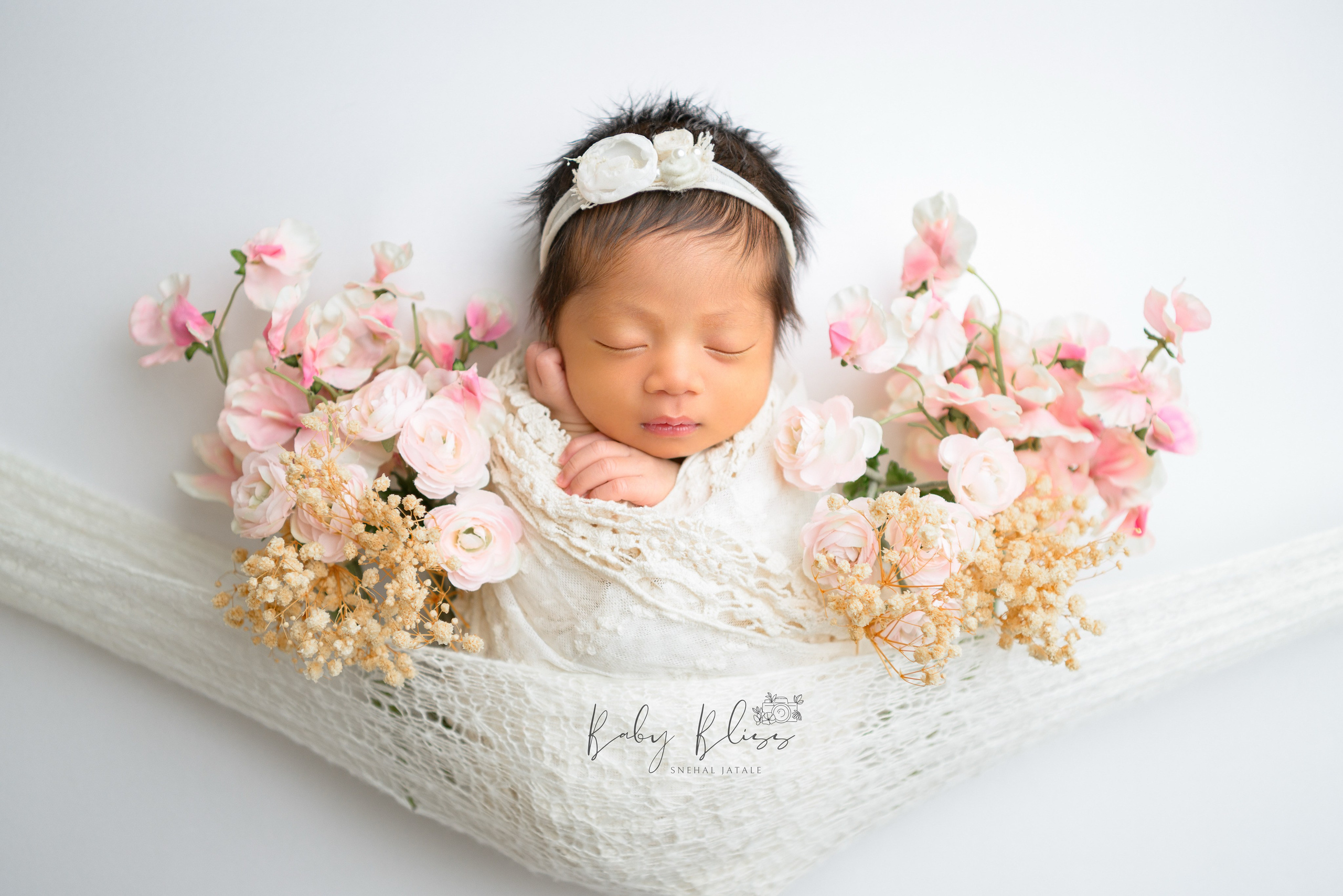 Newborn photo session in Doha Qatar, baby, sitter, cake smash, pre-birthday, maternity, family photographer in Doha, Qatar