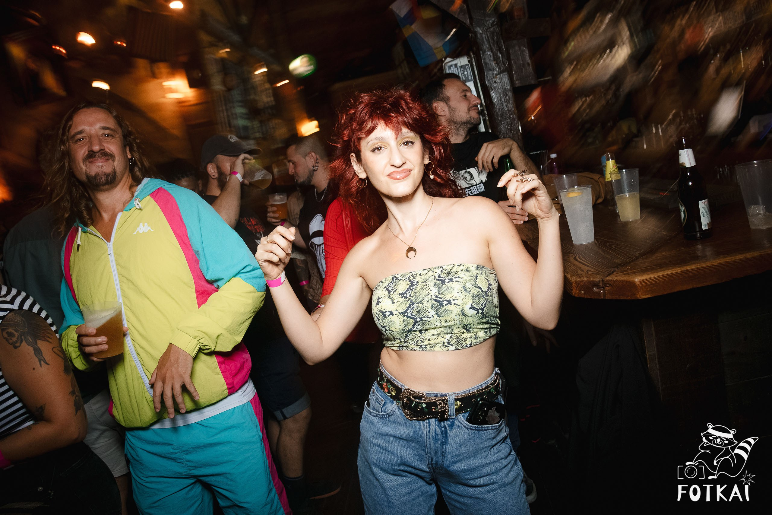 Fiesta Víspera de Festivo en El Paso Rock Bar – Hip Hop Old School | Reportaje fotográfico 08.10.2025 | FOTKAI