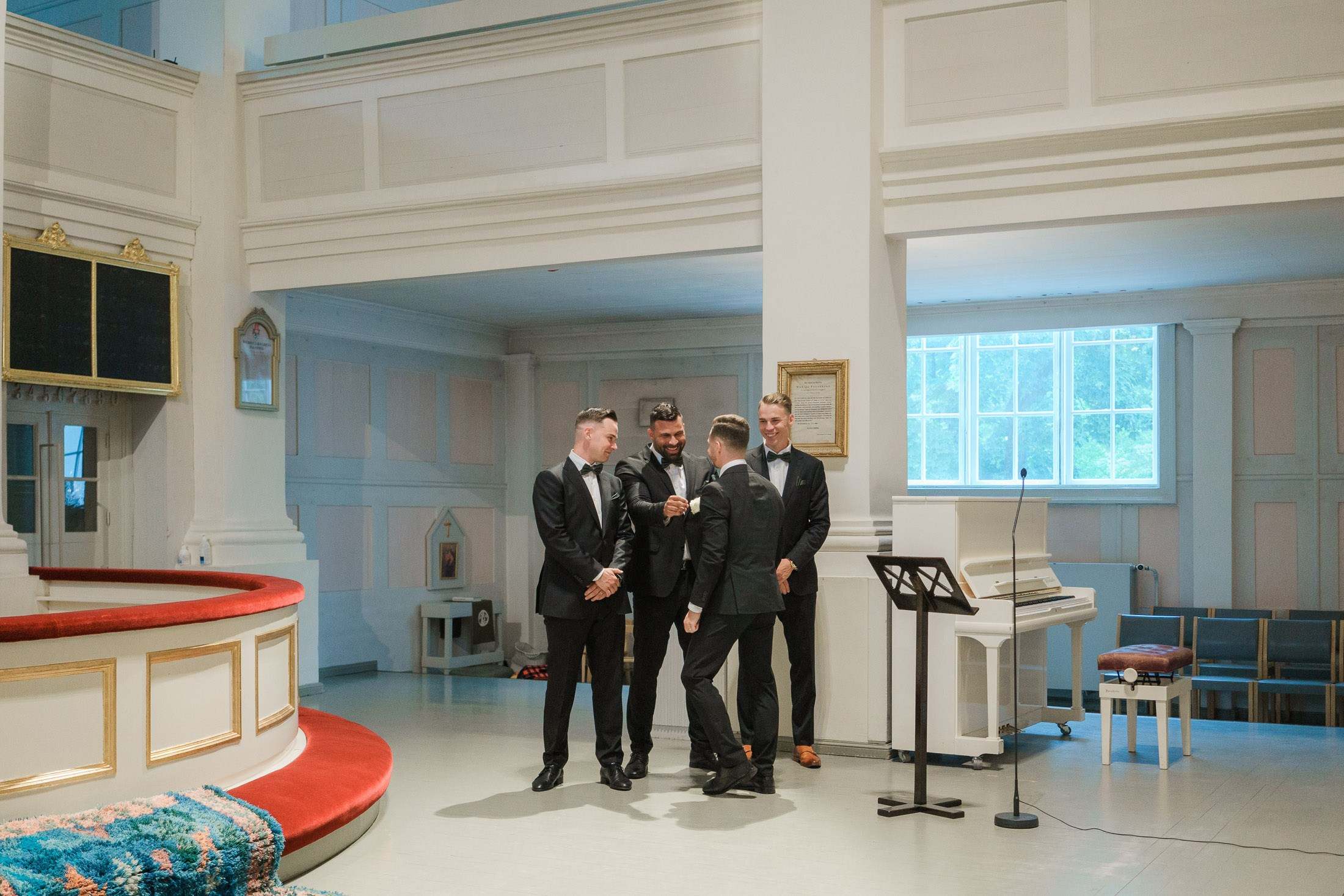 Häävalokuvaaja Helsingissä – Studiohappymoment | Romanttisia hetkiä