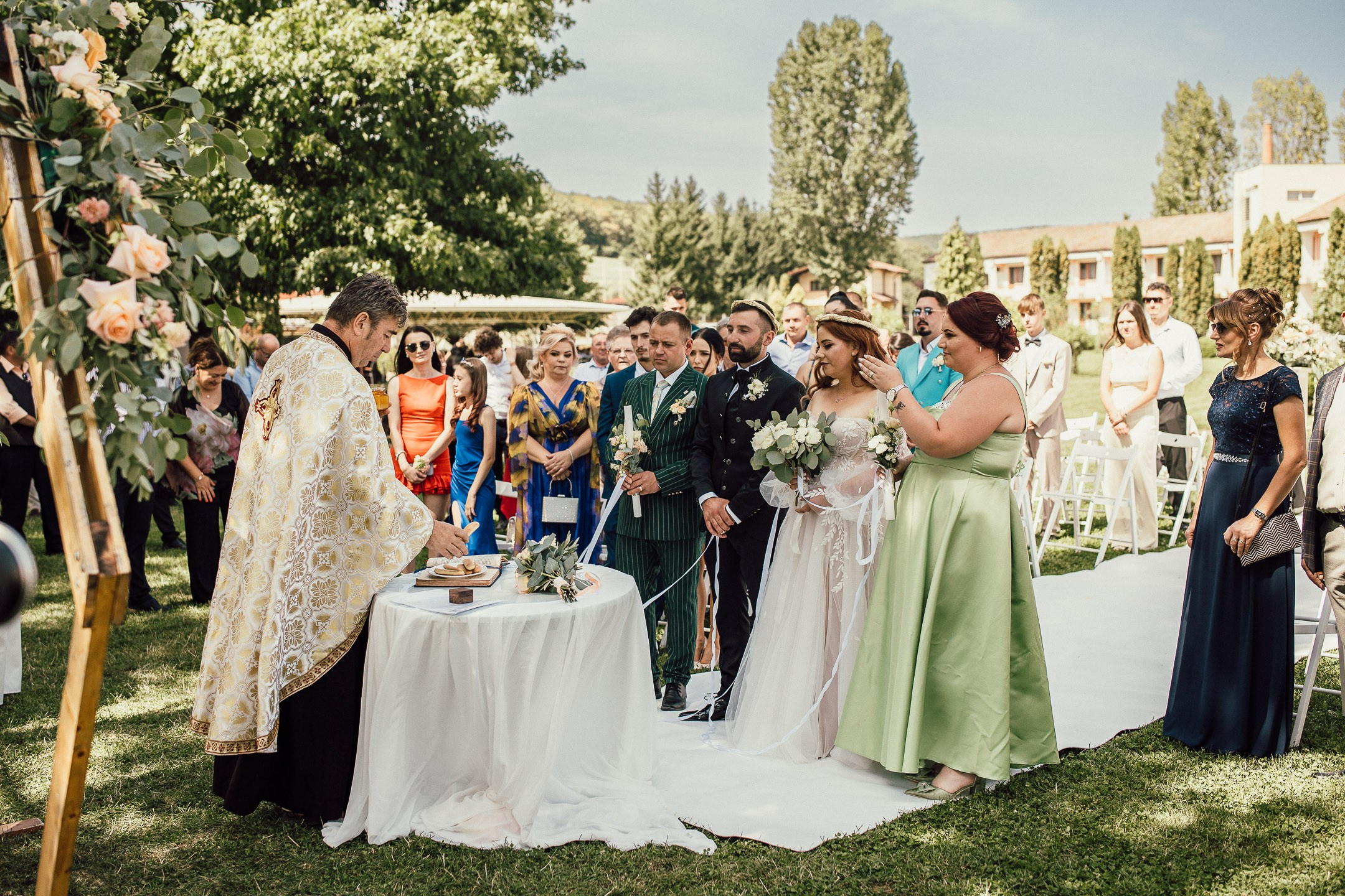 Nuntă la Motel Gilău în aer liber - Fotograf Nuntă Cluj. Horatiu Fat: Fotograf si Videograf Profesionist Nunta Cluj-Napoca