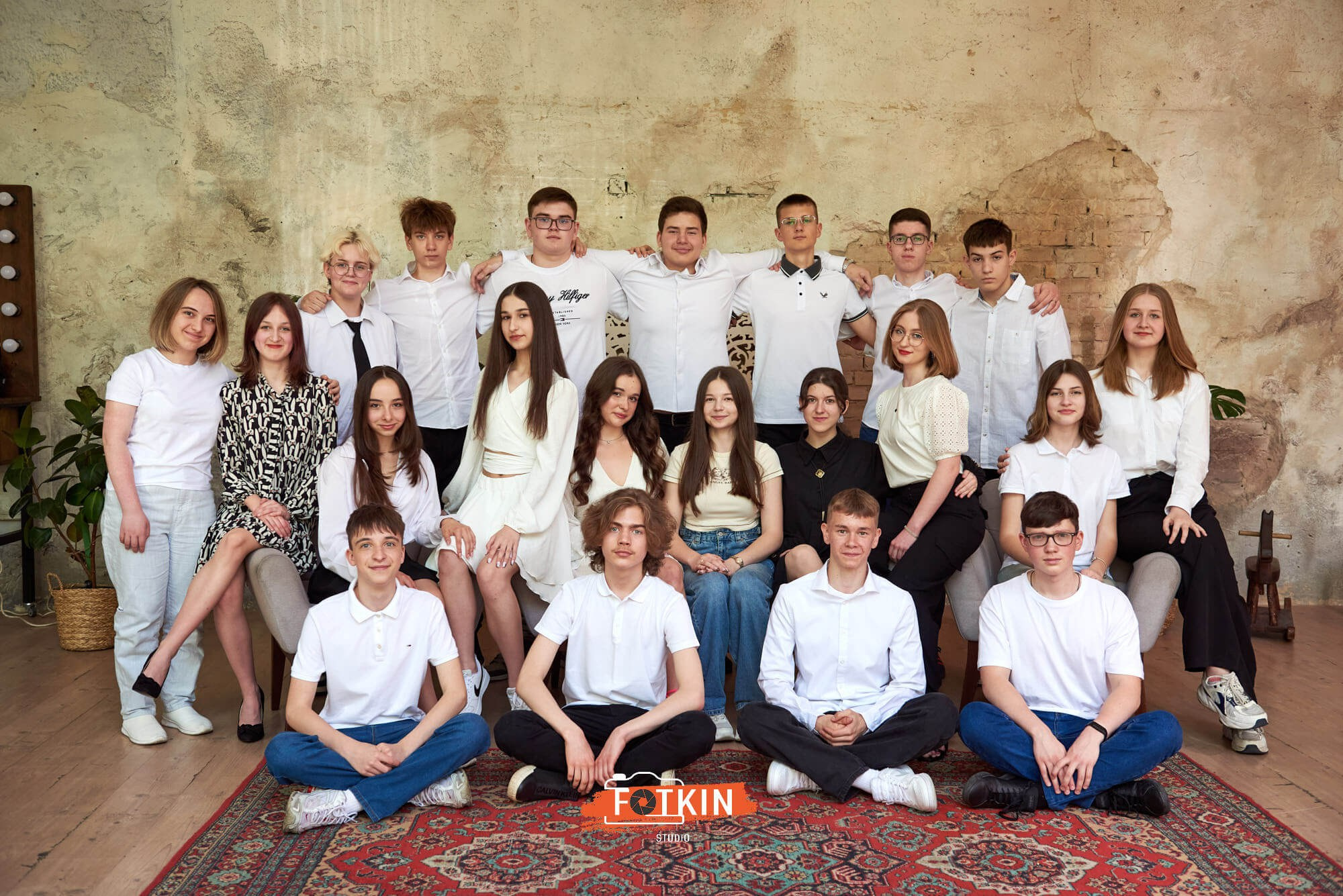 Випускні альбоми для 9- 11 класів Дніпро. Випускні альбоми фотокниги Київ та Дніпро