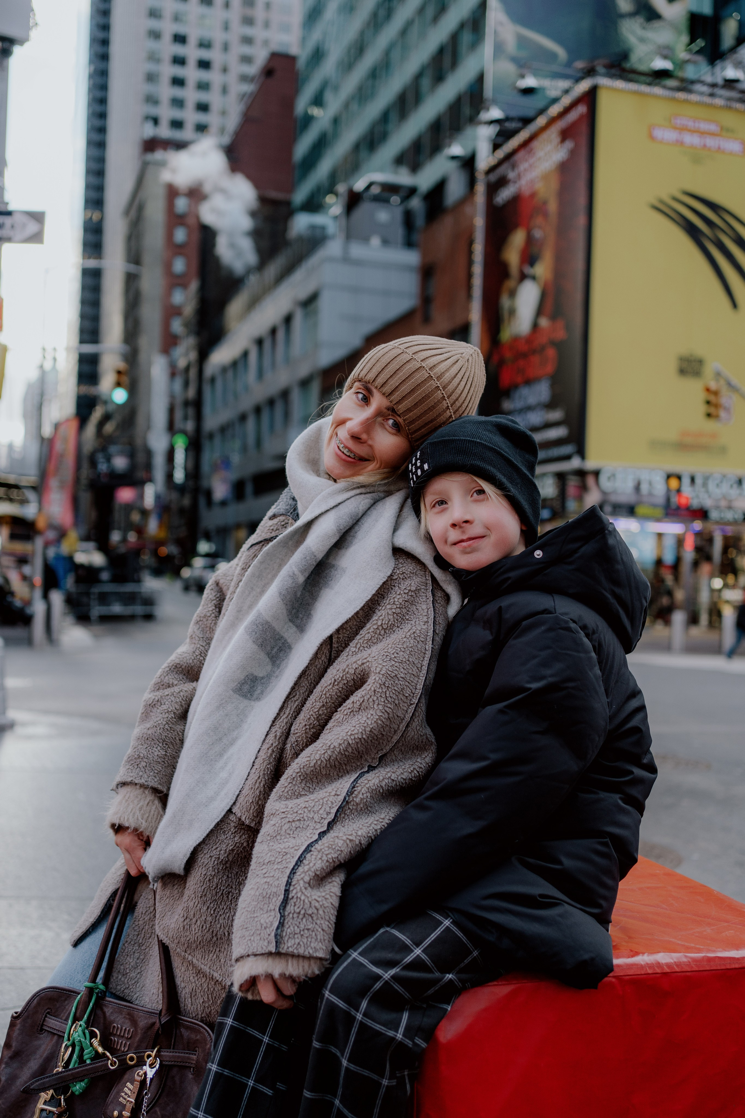 Times Square Family Photography NYC 2025: Perfect Morning Photo Sessions. Videographer and photographer in New York // MAKAROV.VIDEO