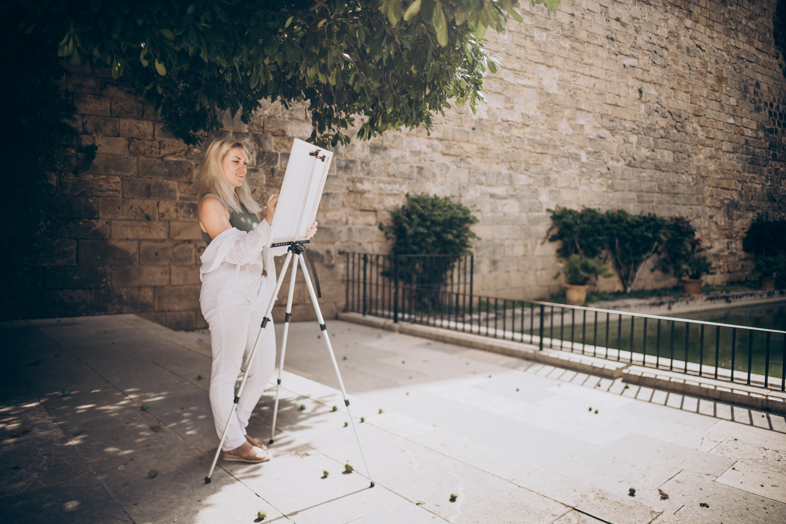 Painter at work. Photographer in Mallorca