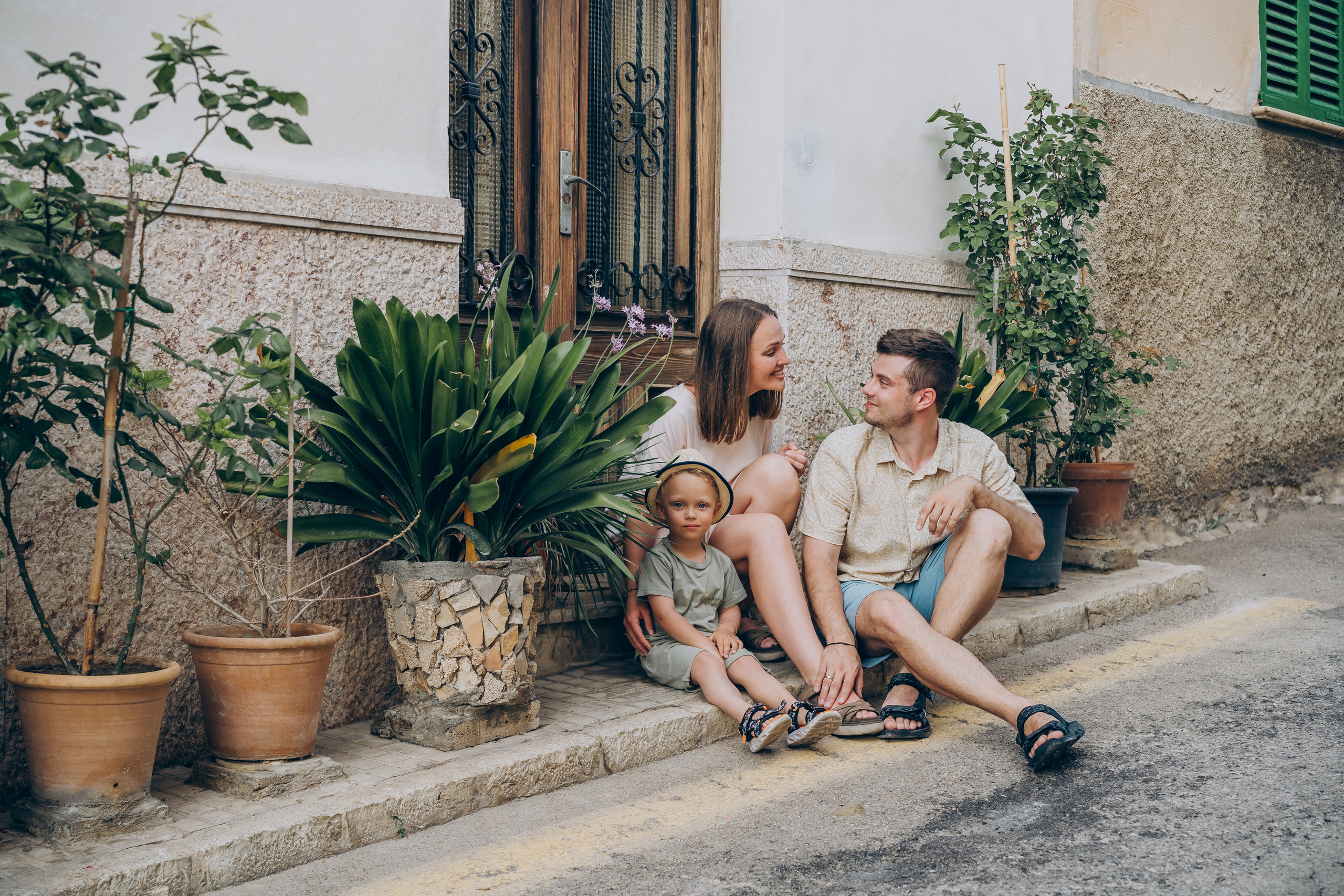 Family photo on the beach of Mallorca. Photographer in Mallorca