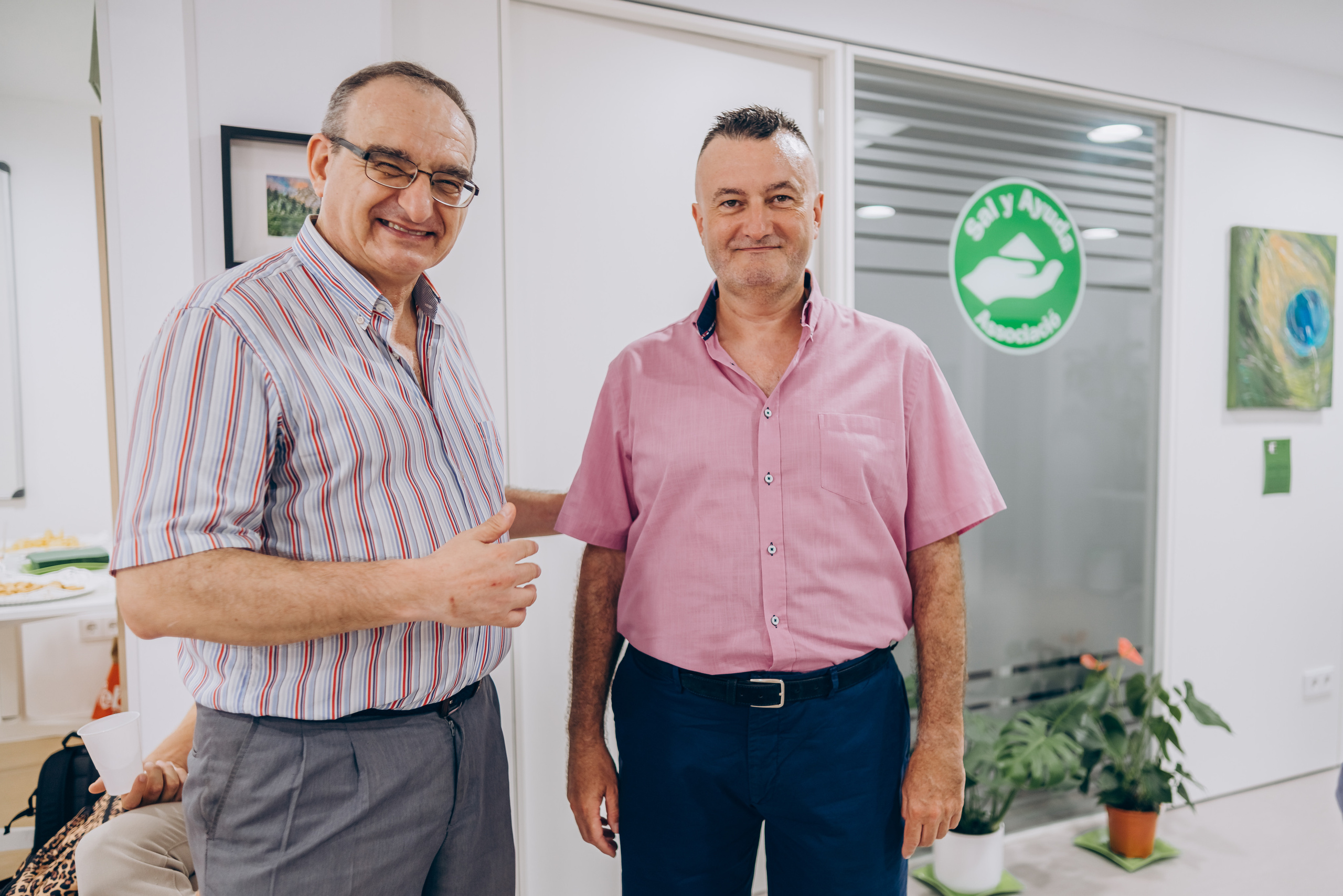 Reportage of the exhibition of paintings. Photographer in Mallorca