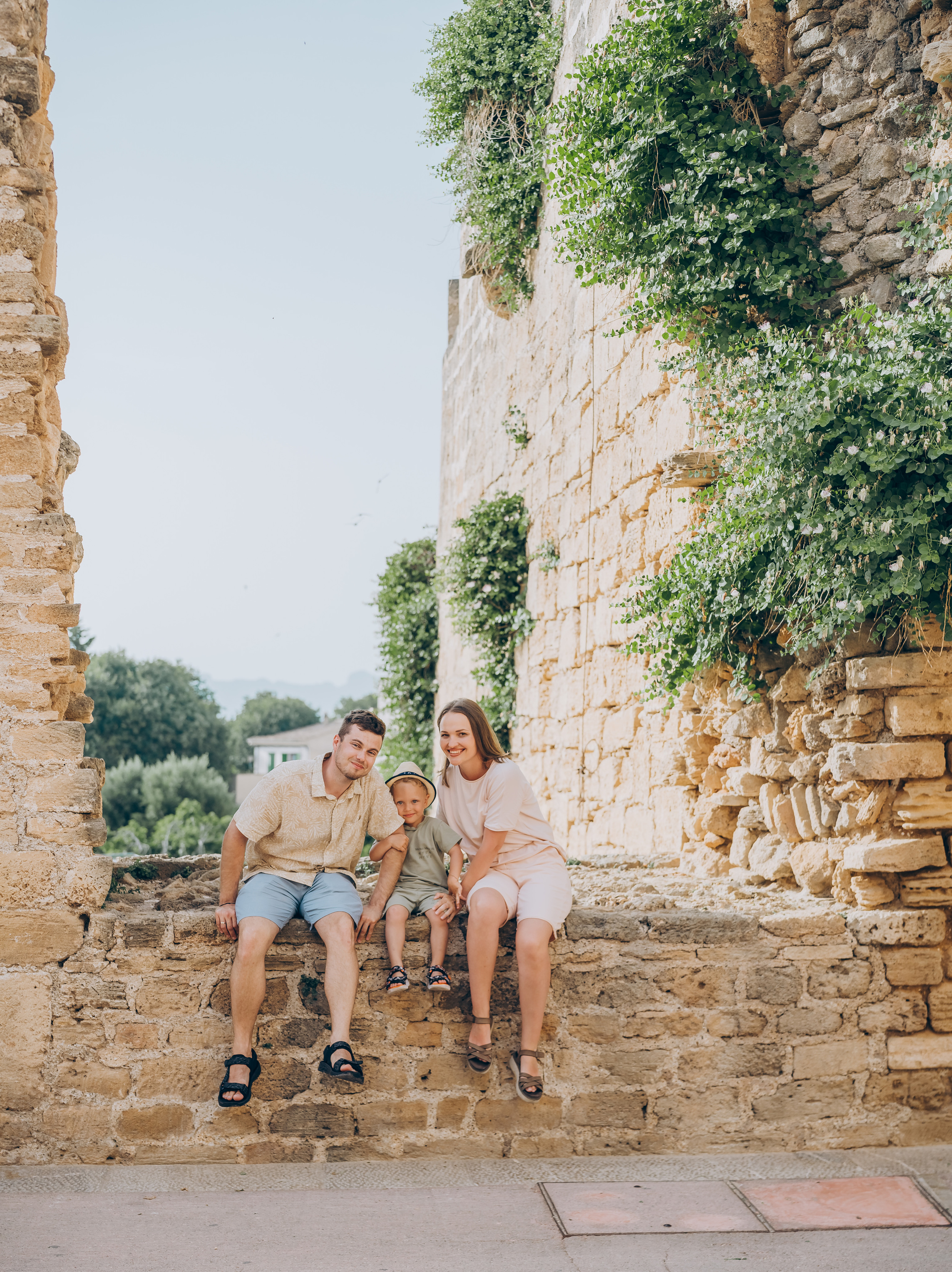 Family photo on the beach of Mallorca. Photographer in Mallorca