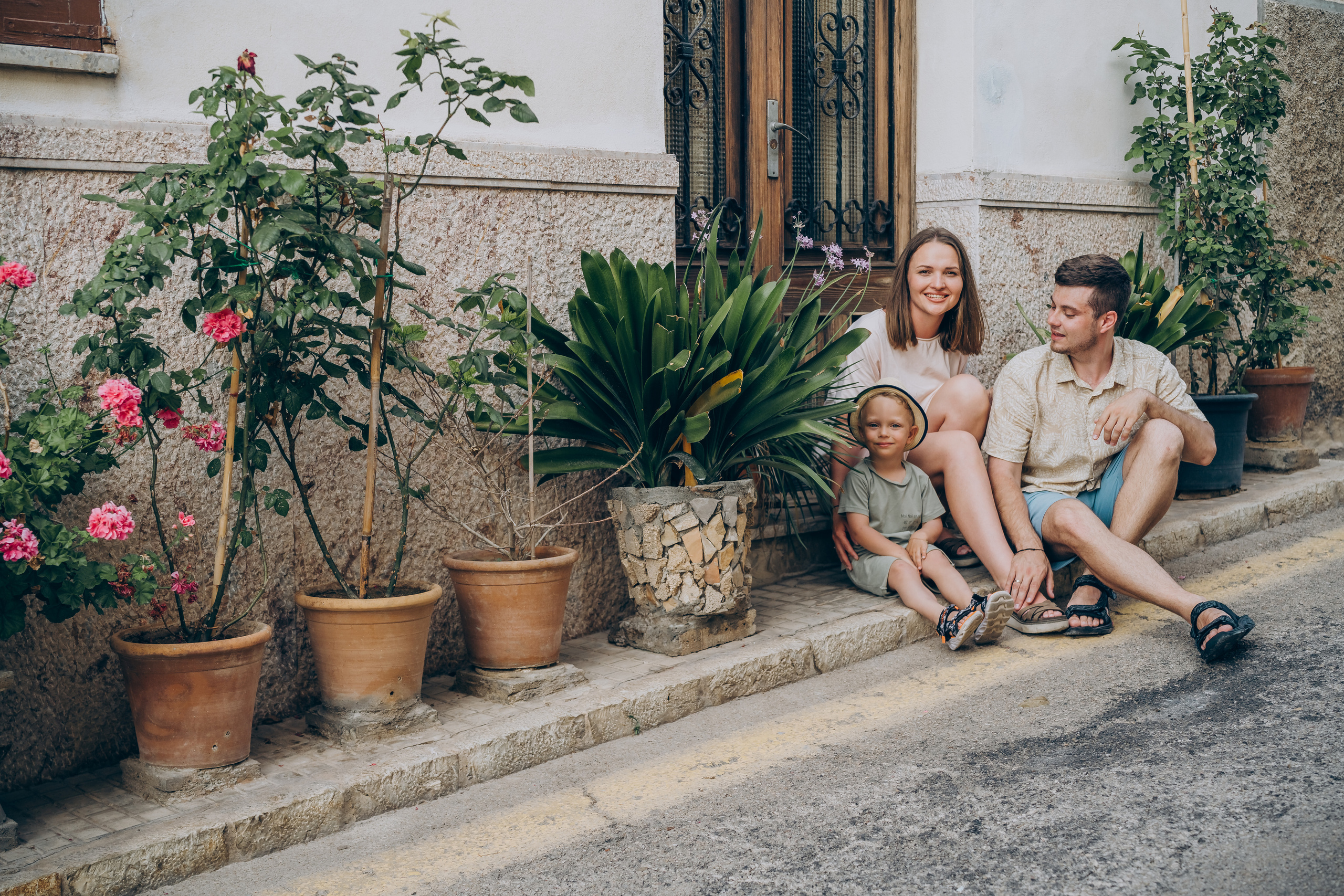 Family photo on the beach of Mallorca. Photographer in Mallorca