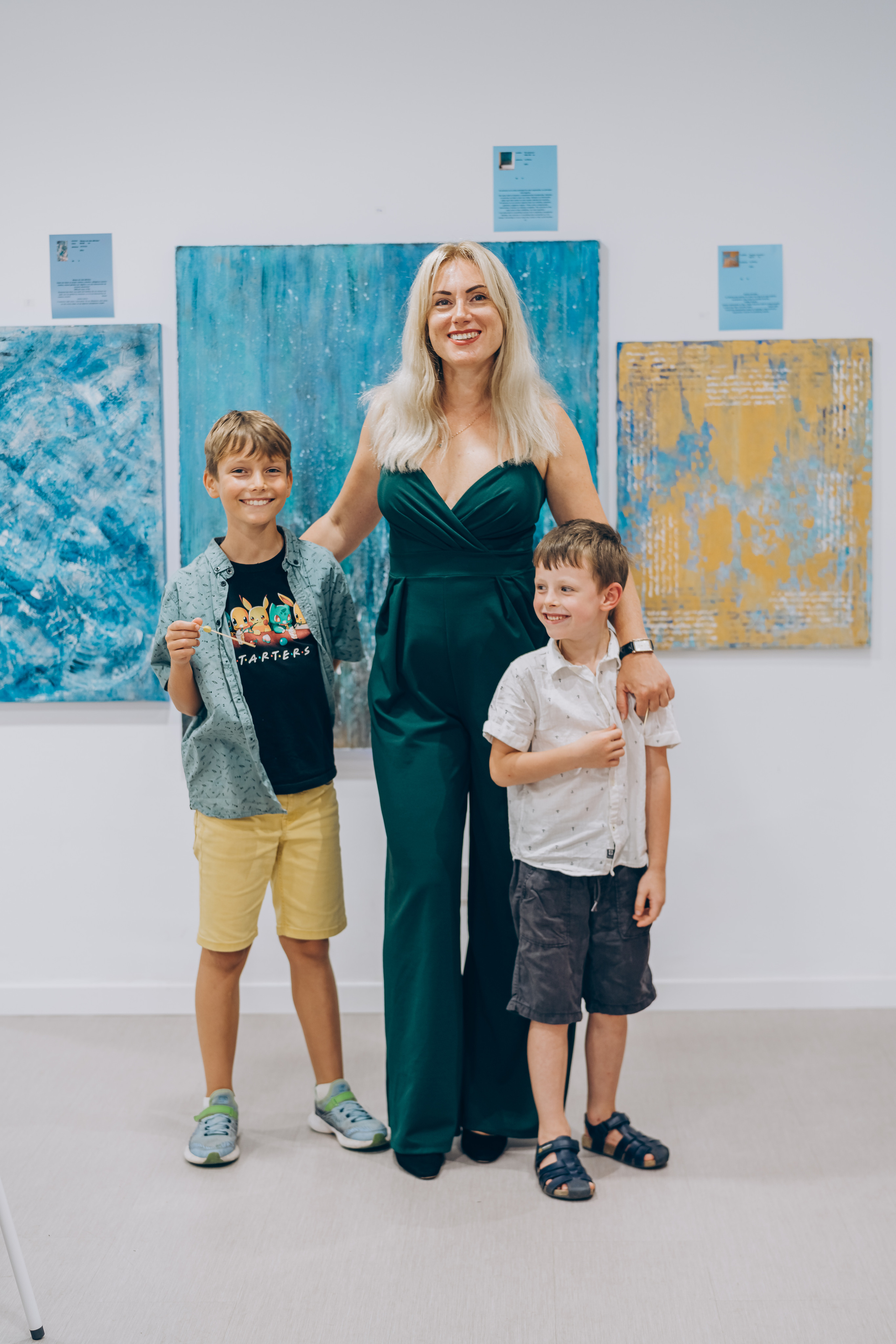 Reportage of the exhibition of paintings. Photographer in Mallorca