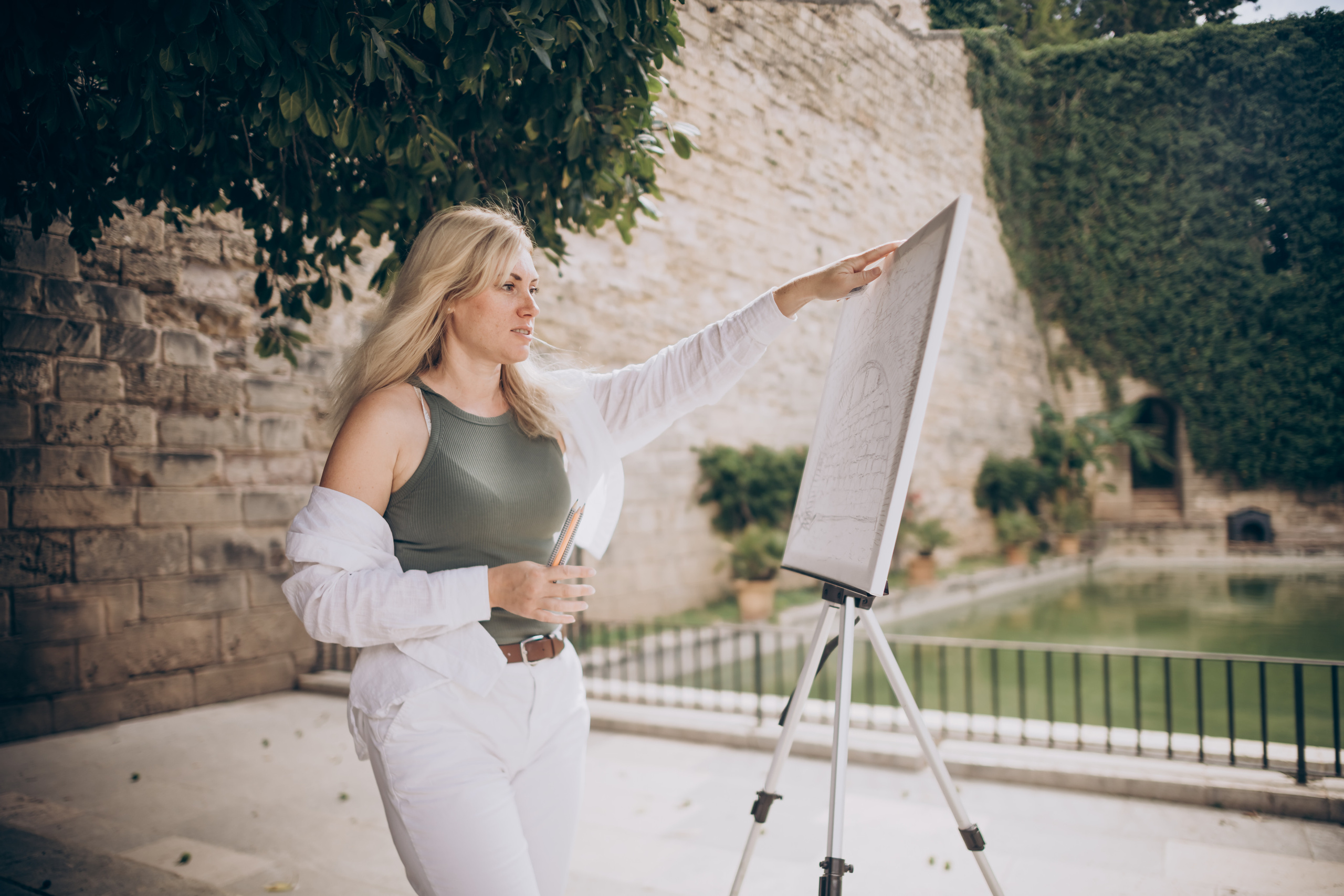 Painter at work. Photographer in Mallorca