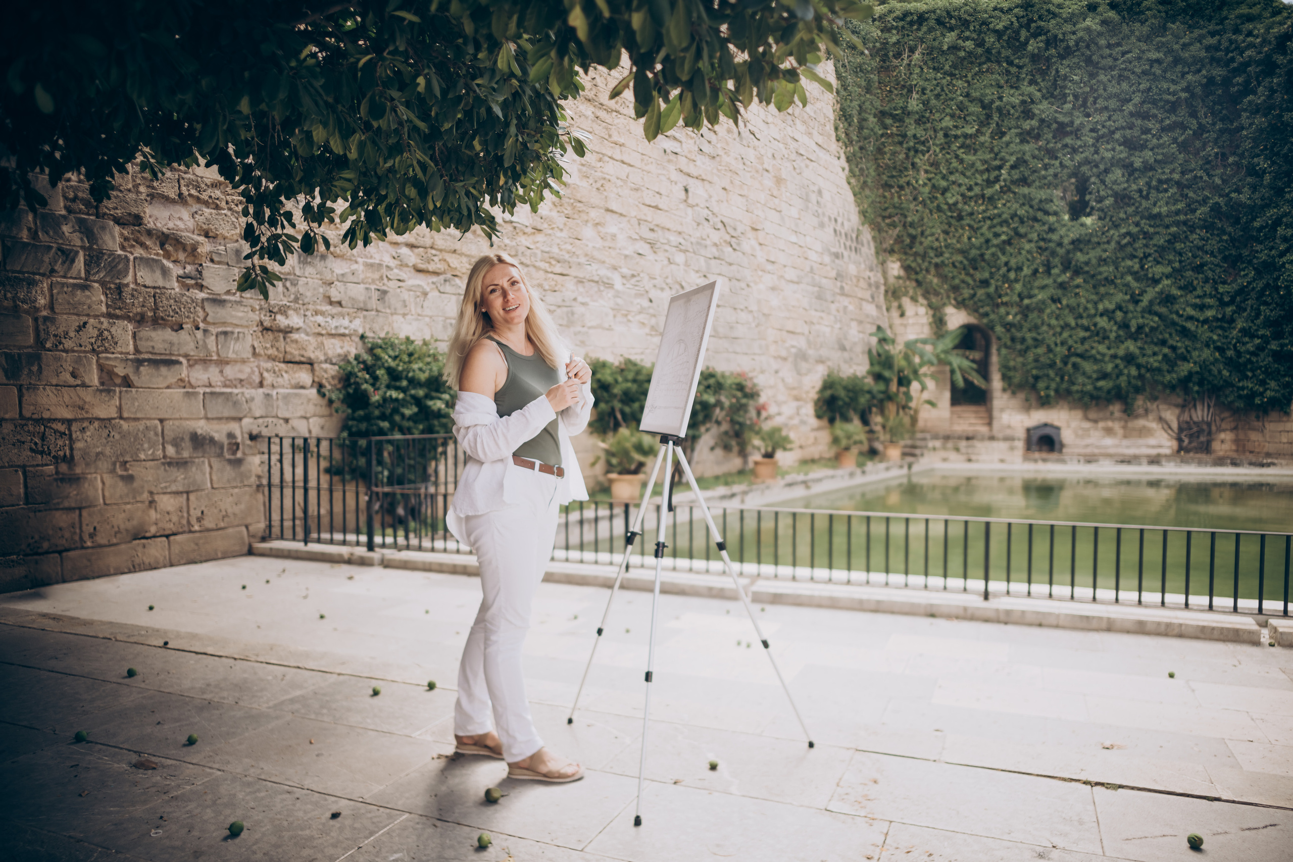 Painter at work. Photographer in Mallorca