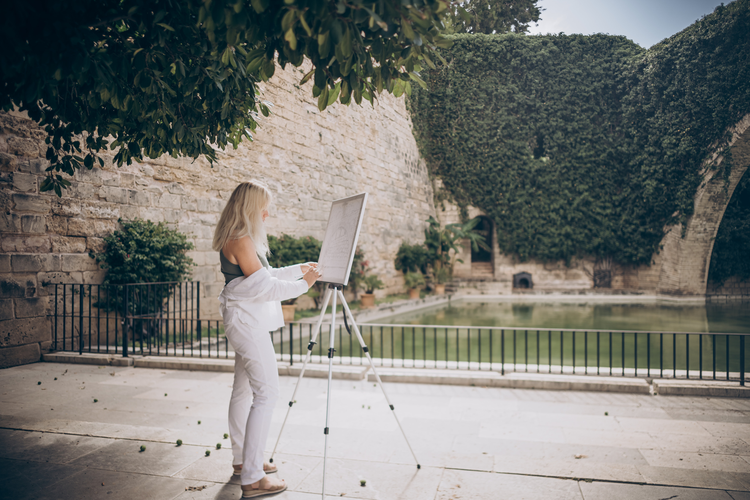 Painter at work. Photographer in Mallorca