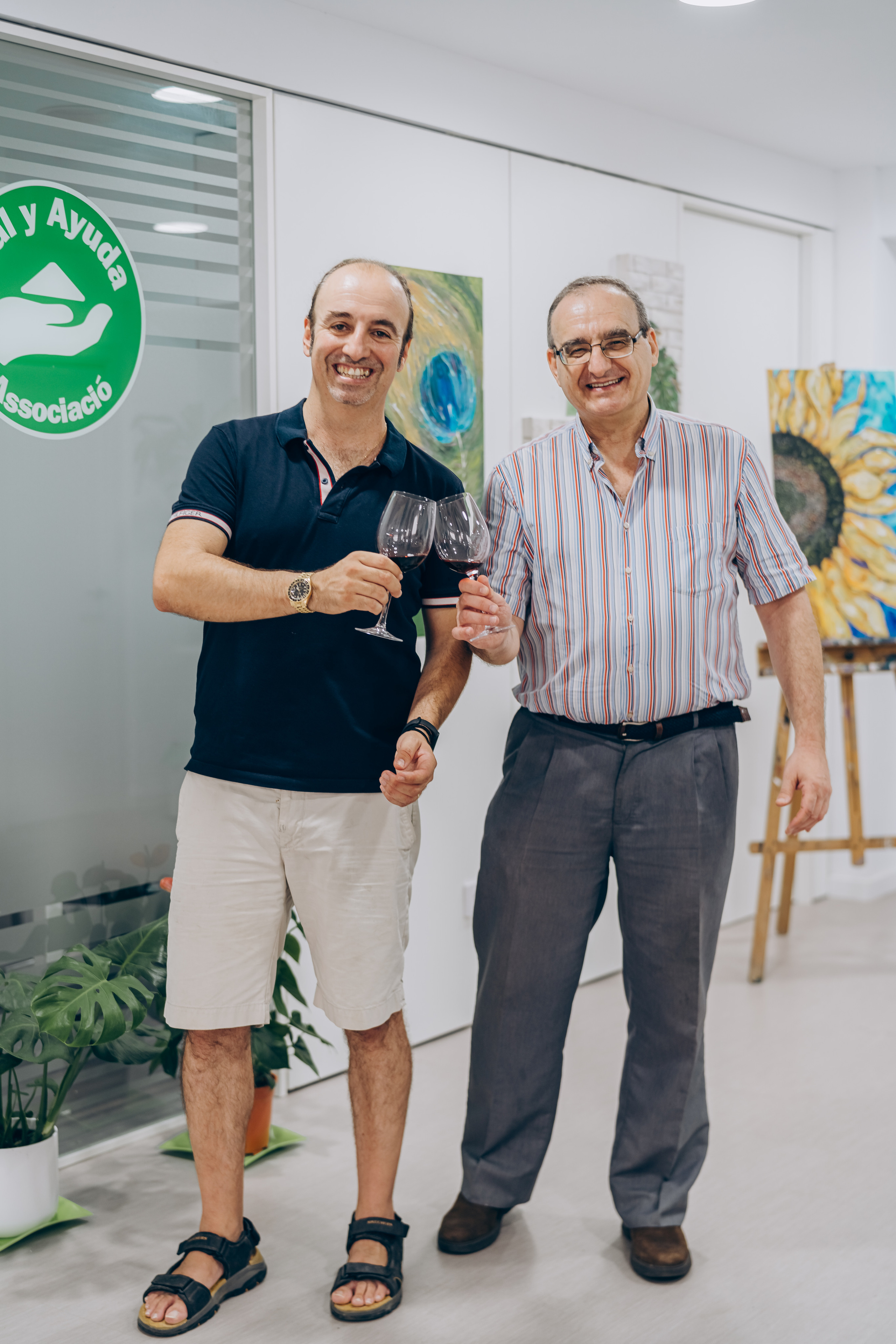 Reportage of the exhibition of paintings. Photographer in Mallorca