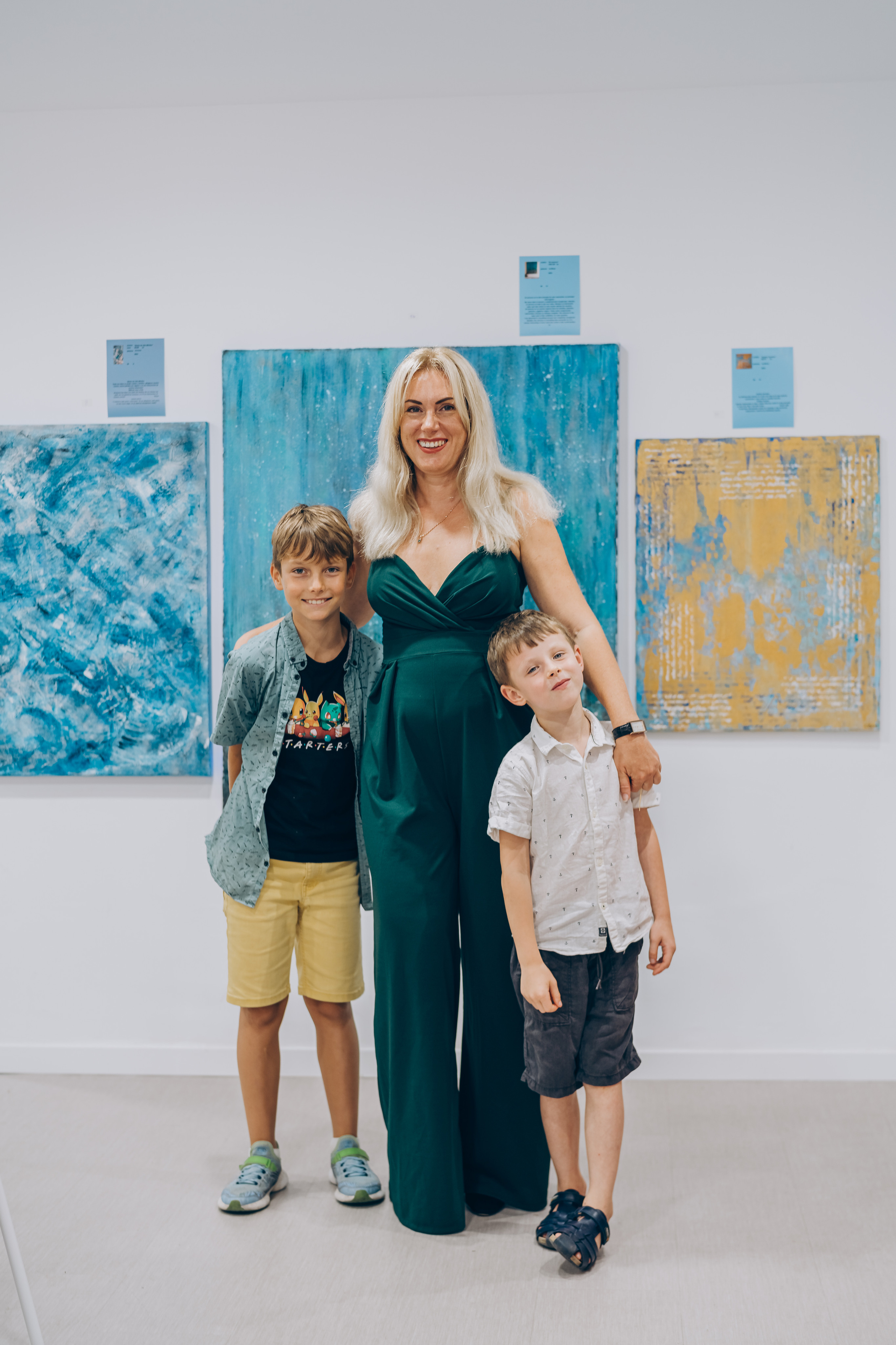 Reportage of the exhibition of paintings. Photographer in Mallorca