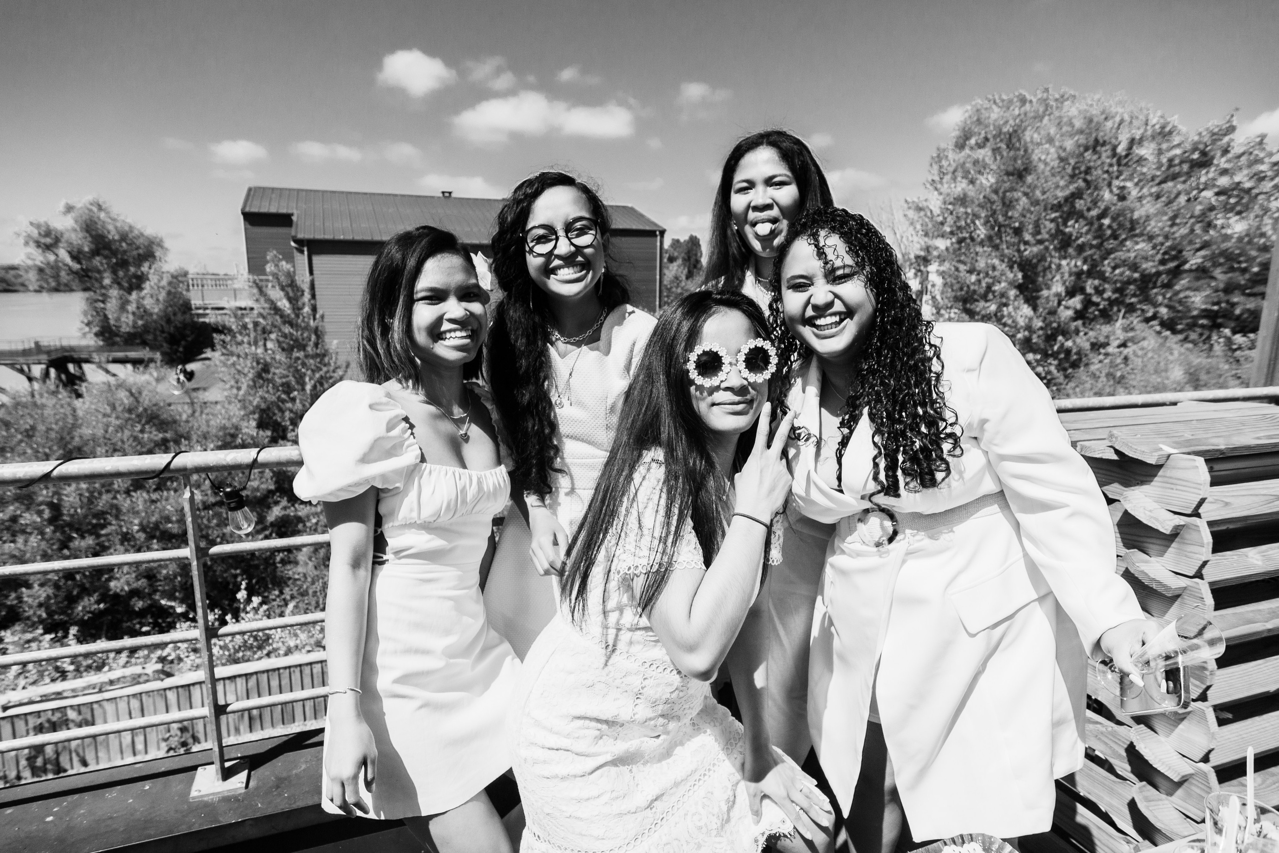 Mariage de Ny & Hasina vue la Loire. Photographe professionnelle à Poitiers, Tours et Châtellerault | Studio photo entre Poitiers et Tours – portraits, familles, entreprises, ma