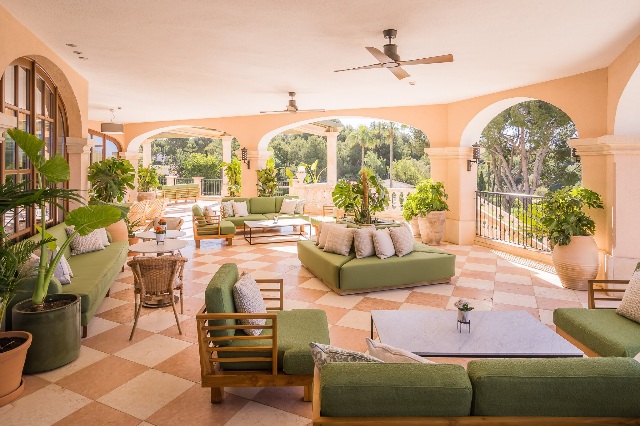 Fotografía comercial en el bar del St. Regis Mardavall. Mallorca Wedding, Corporate & Social Photographer