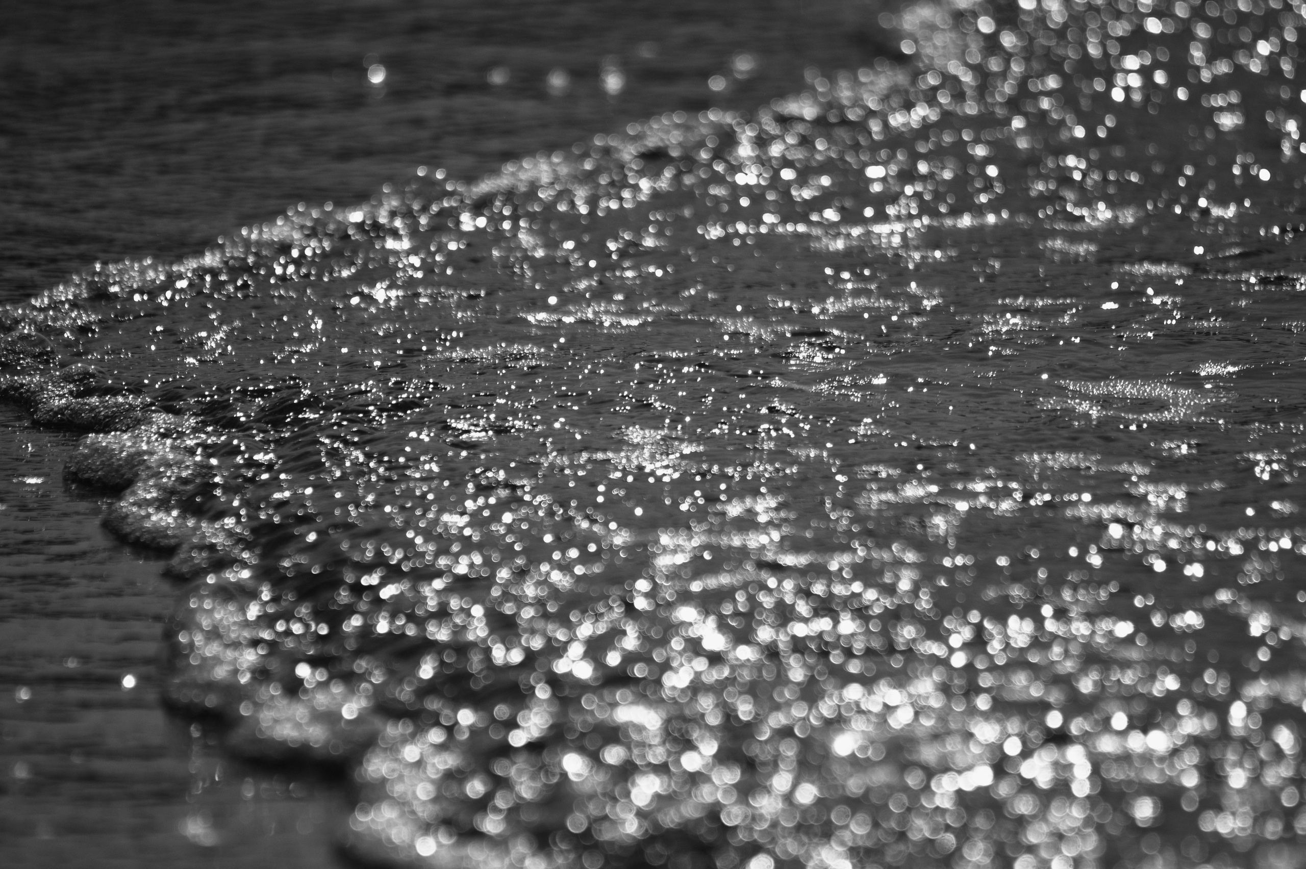 Photoshoot with a surfboard | BW