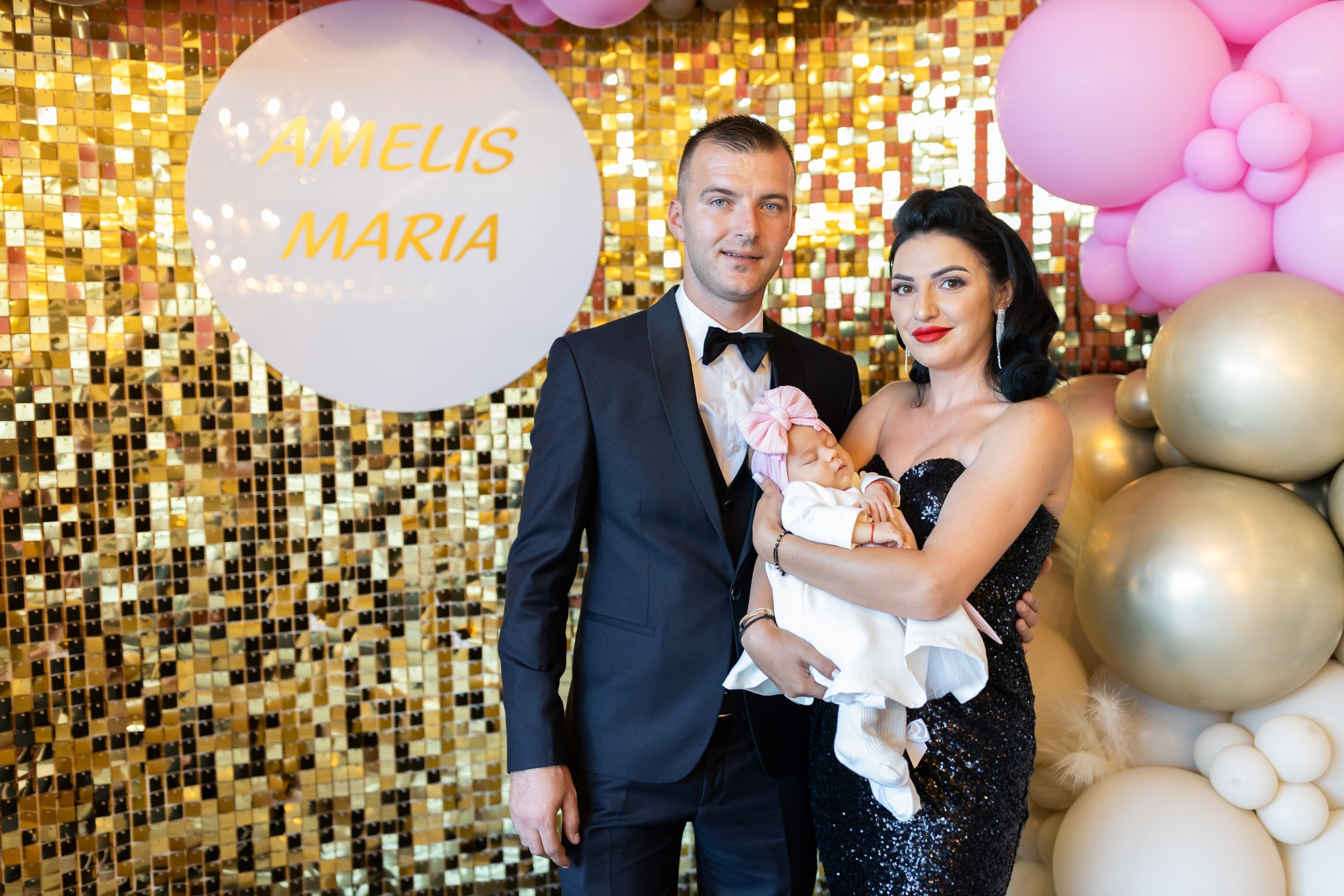 “Bebeluș botezat în biserică, ținut în brațe de nași” • “Detaliu cu lumânarea de botez decorată cu flori albe” • “Părinți emoționați alături de copilul lor la ceremonia de botez” • “Masa festivă de botez cu decor tematic și tort personalizat” • “Momentul în care preotul toarnă apă sfințită pe fruntea bebelușului” “Bebeluș în rochie albă de botez, zâmbind în brațele mamei” • “Detaliu cu cruciulița de botez așezată pe o pernă de satin” • “Părinți și nași aprinzând lumânările în timpul ceremoniei de botez” • “Tort de botez decorat cu figurine tematice și numele copilului” • “Copil botezat dormind liniștit în pătuțul decorat festiv” • “Momentul în care preotul binecuvântează copilul în fața altarului” • “Invitați adunându-se în jurul mesei festive la petrecerea de botez” • “Bebeluș ținând în mână o jucărie personalizată primită la botez” • “Familie fericită pozând împreună după ceremonia de botez” • “Decor tematic cu baloane și flori la locația petrecerii de botez” fotograf Botoșani fotograf evenimente fotograf botez Alin Chirila fotograf alinofotostudio,- Preotul ținându-l pe micuțul Mathias Gabriel la botez, în biserica Înălțarea Domnului, Copălău - Detalii de la botezul lui Mathias – lumânare, trusou și icoană - Familia lui Mathias Gabriel alături de micuț, în ziua botezului - Portret emoționant cu mama și bebelușul în brațe, în biserică,fotograf profesionist evenimente Botoșani, Iași, Suceava, Fălticeni, Bacău, Pașcani, Roman - AlinoFotoStudio by Alin Chirilă - servicii foto nuntă, botez, cununie, ședințe foto creative, albume personalizate, fotografii emoționante și calitative pentru cele mai importante momente din viață,fotograf nuntă Botoșani Alin Chirilă, ședință foto botez Iași - AlinoFotoStudio, servicii fotograf profesionist evenimente Suceava, fotograf cununie civilă Fălticeni - Alin Chirilă, album foto nuntă personalizat Bacău.“Bebeluș botezat în biserică, ținut în brațe de nași” • “Detaliu cu lumânarea de botez decorată cu flori albe” • “Părinți emoționați alături de copilul lor la ceremonia de botez” • “Masa festivă de botez cu decor tematic și tort personalizat” • “Momentul în care preotul toarnă apă sfințită pe fruntea bebelușului” “Bebeluș în rochie albă de botez, zâmbind în brațele mamei” • “Detaliu cu cruciulița de botez așezată pe o pernă de satin” • “Părinți și nași aprinzând lumânările în timpul ceremoniei de botez” • “Tort de botez decorat cu figurine tematice și numele copilului” • “Copil botezat dormind liniștit în pătuțul decorat festiv” • “Momentul în care preotul binecuvântează copilul în fața altarului” • “Invitați adunându-se în jurul mesei festive la petrecerea de botez” • “Bebeluș ținând în mână o jucărie personalizată primită la botez” • “Familie fericită pozând împreună după ceremonia de botez” • “Decor tematic cu baloane și flori la locația petrecerii de botez” fotograf Botoșani fotograf evenimente fotograf botez Alin Chirila fotograf alinofotostudio.fotograf botez Amelis Maria, fotografie botez Botoșani, fotograf Alin Chirilă, amintiri botez, fotografii botez, botez Amelis Maria, fotograf copii, fotografie botez în Botoșani,