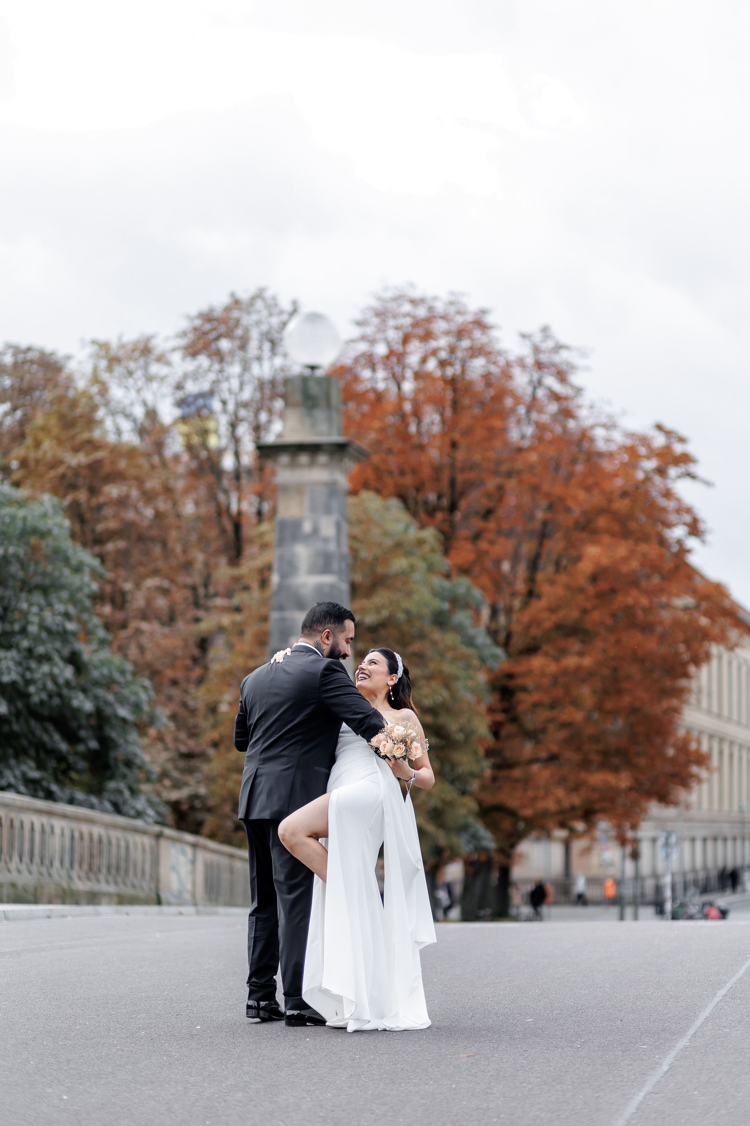 Hochzeitsshooting im Herzen von Berlin. Hochzeitsfotografie in Berlin Nataliia Schütze