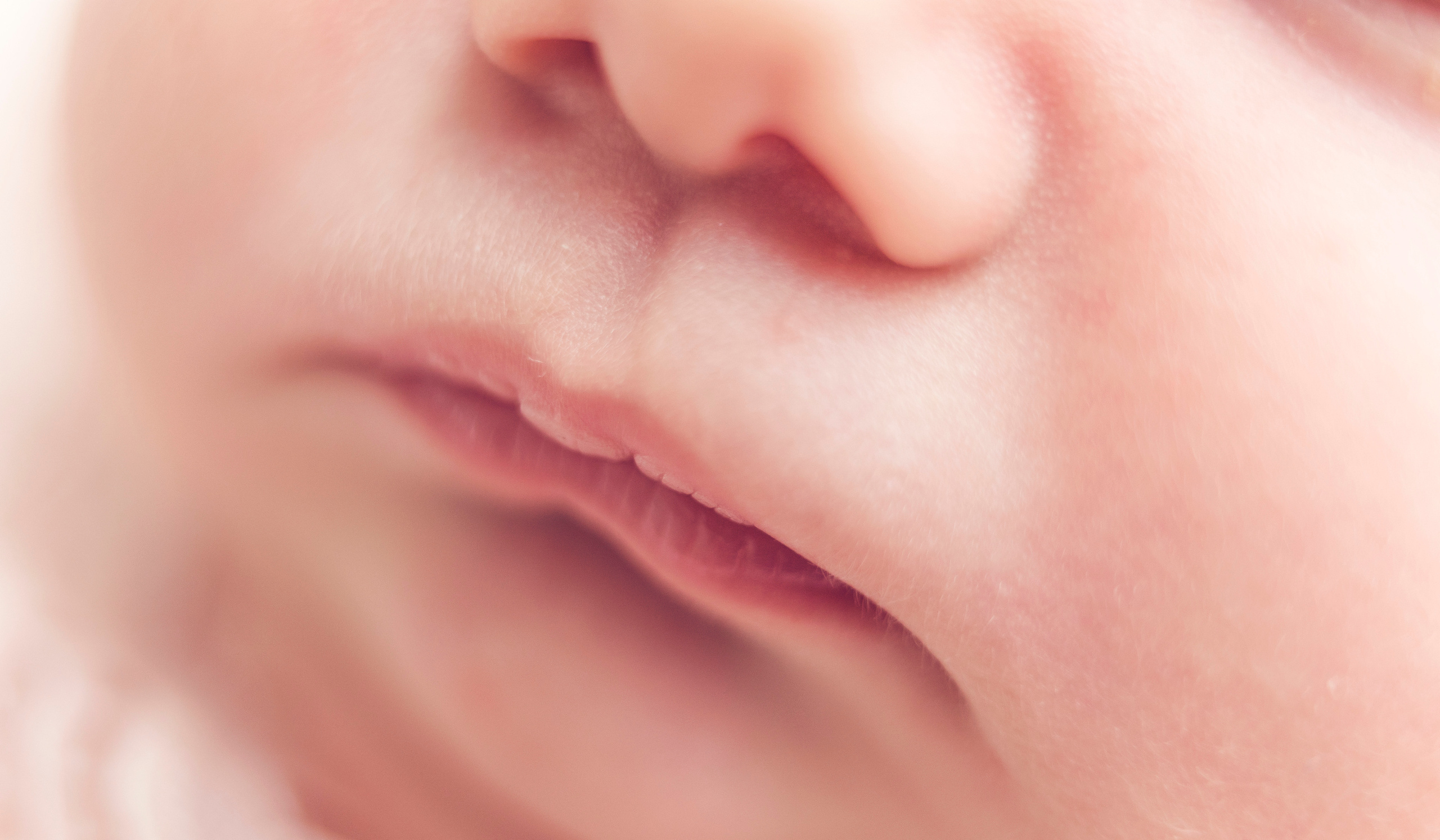 Newbornshoot Gepoeseerd Prijs | Tarieven Newborn Fotografie. Familie en huwelijksfotograaf in Zwolle Overijssel