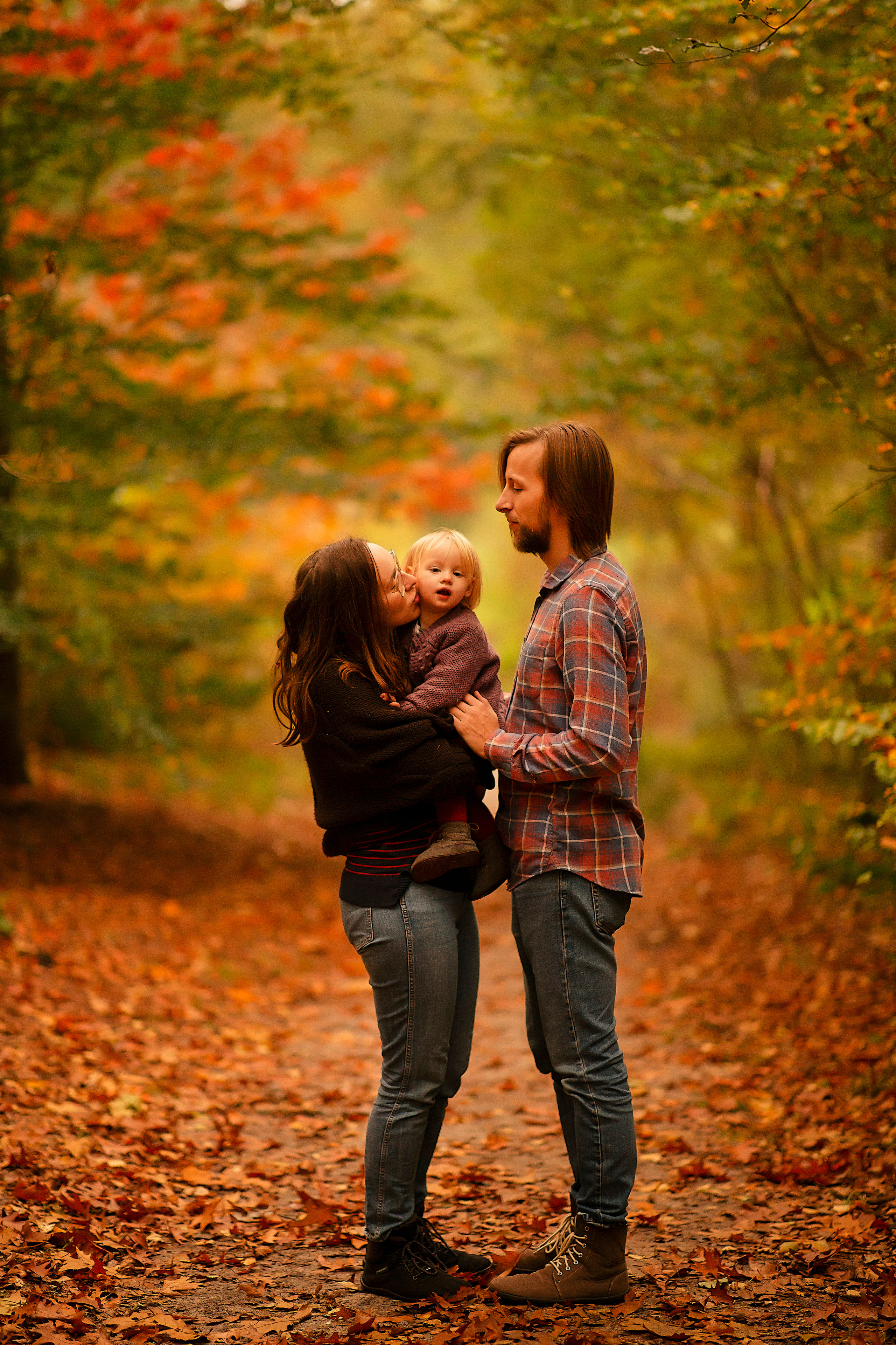 Speelse gezinsshoot met kinderen, gefotografeerd door Irina Hoek.