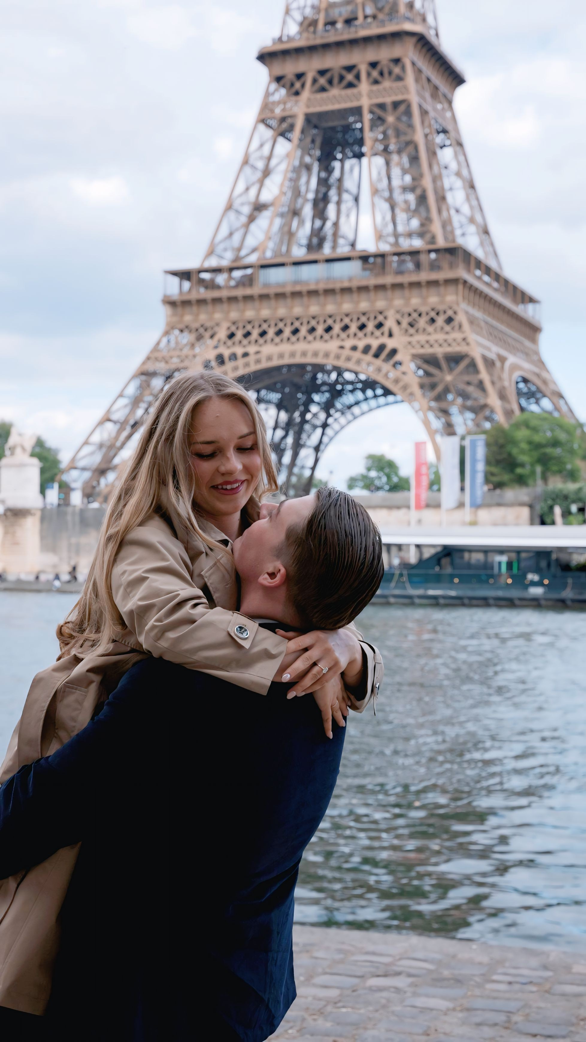 Street photoshoot in Paris. Alina Tagzieva- a photograper in Paris