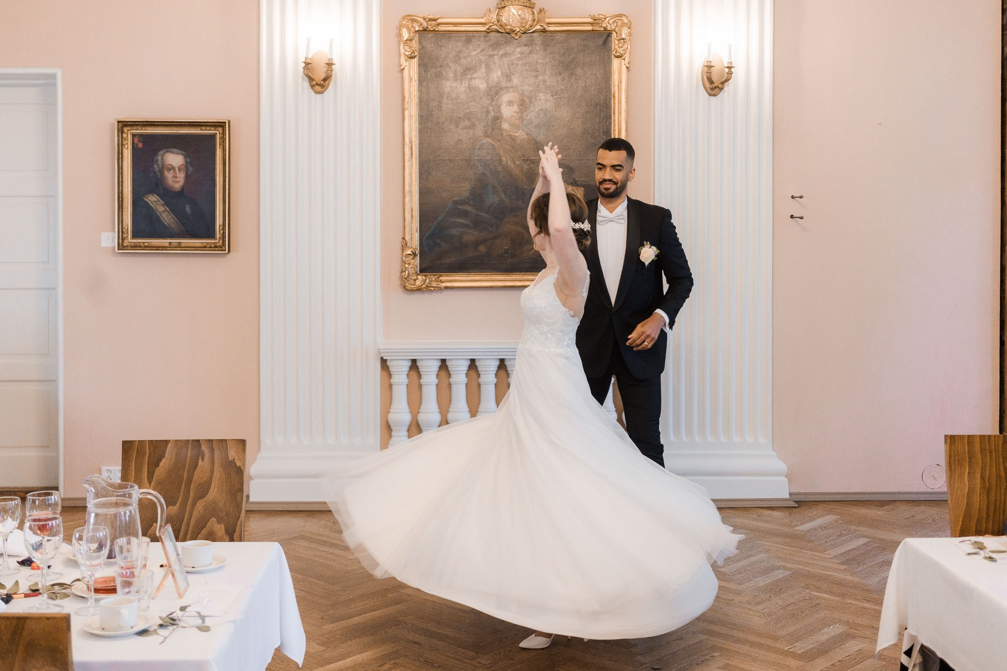 Häävalokuvaaja Helsingissä – Studiohappymoment | Romanttisia hetkiä