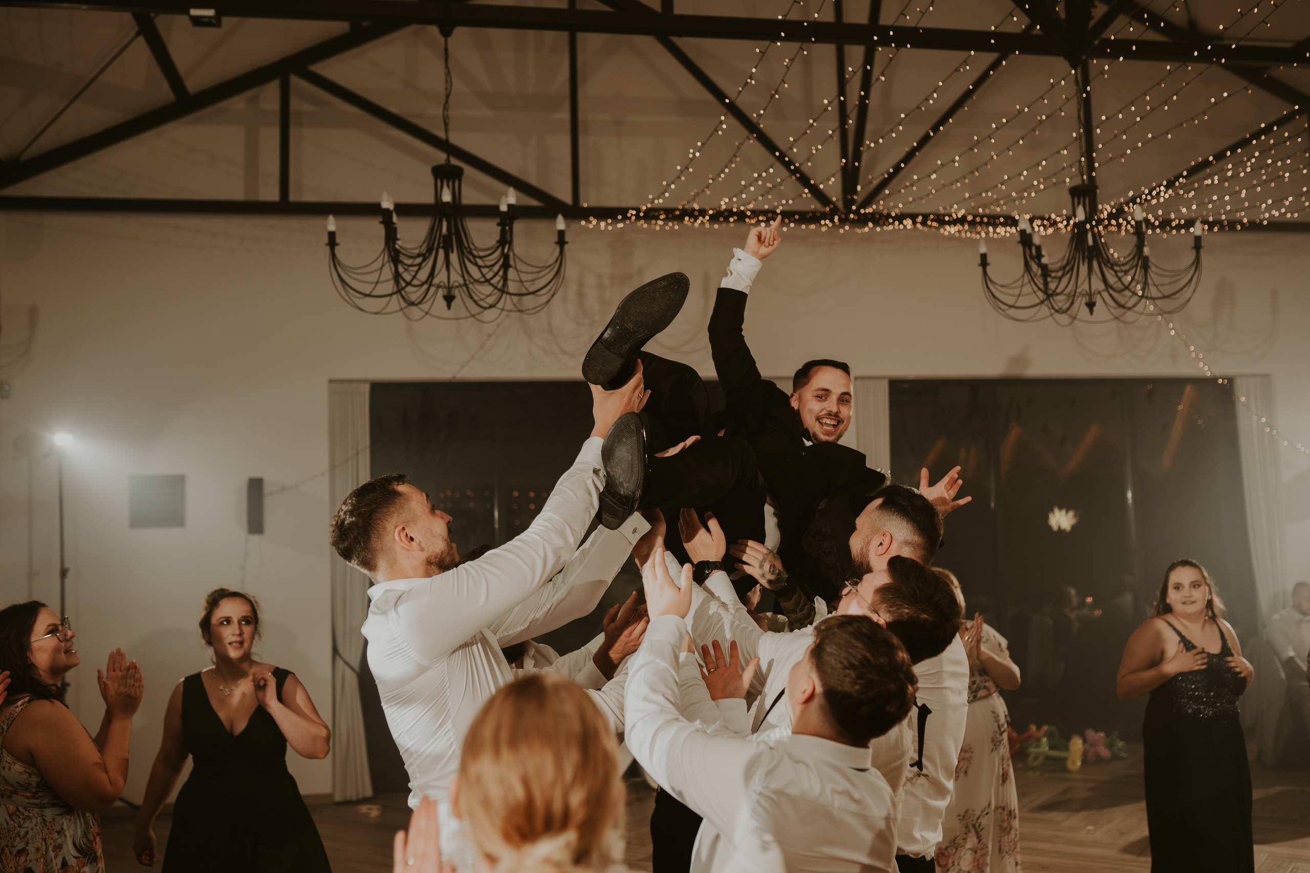 Trzy Drzewa: wspaniała uroczystość Wiktorii i Kamila. Karkowskafoto - fotografia miłości