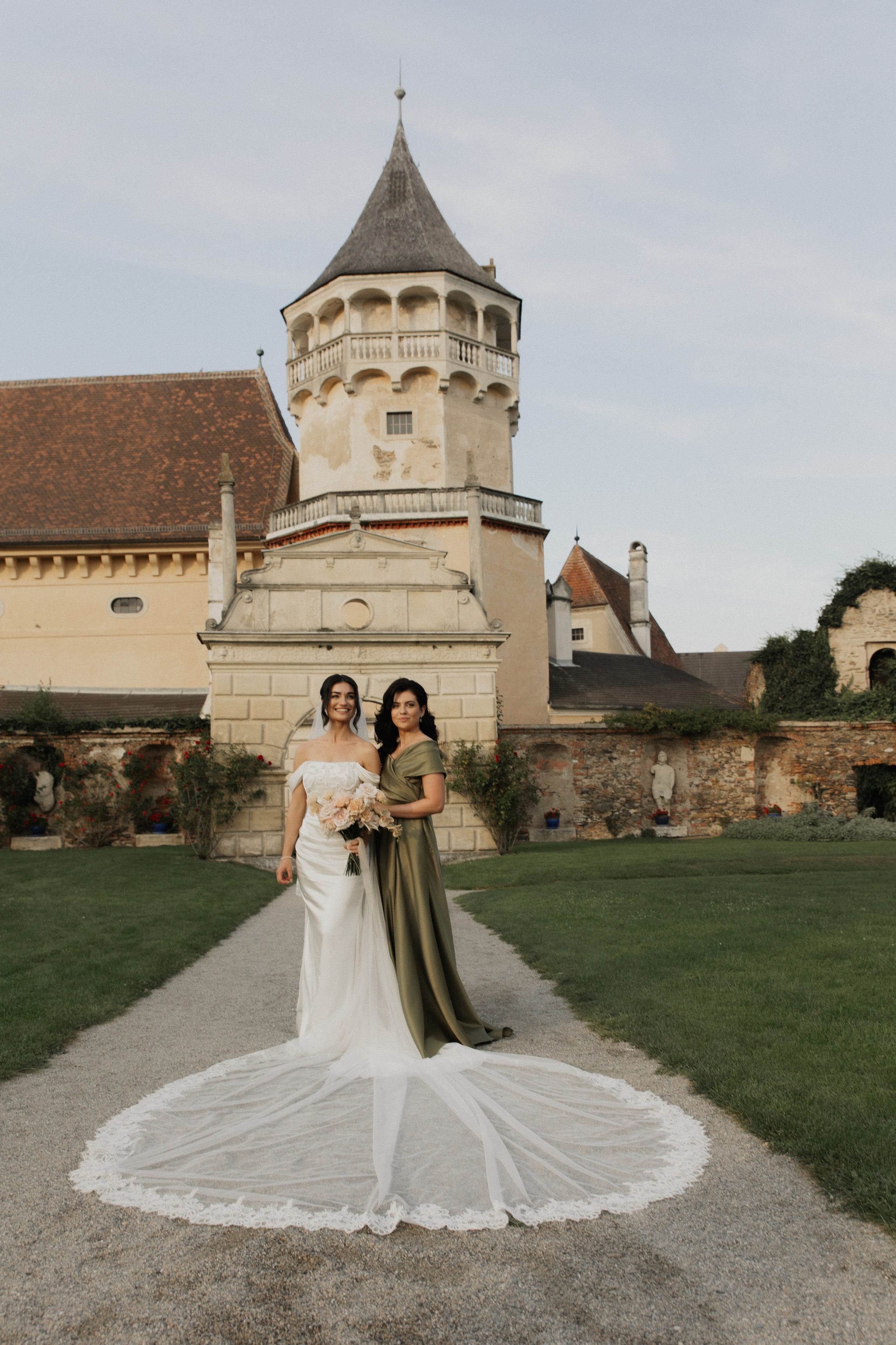 Elegant Castle Wedding in Austria | Alwin & Ruth’s Fairytale Celebration. Wedding photographer and videographer based in Timisoara, Romania