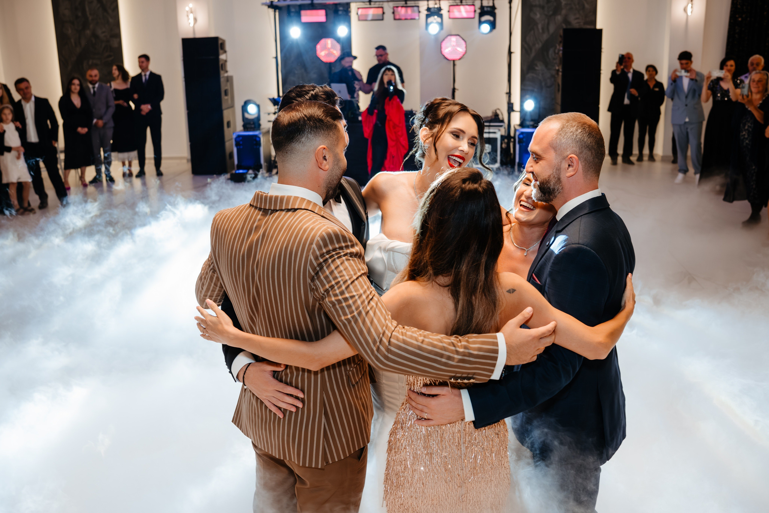 Povestea de nuntă a lui Anca și Dragoș în Bacău | Fotografie de Eveniment. Raw Studio. Fotograful tau de nunta!