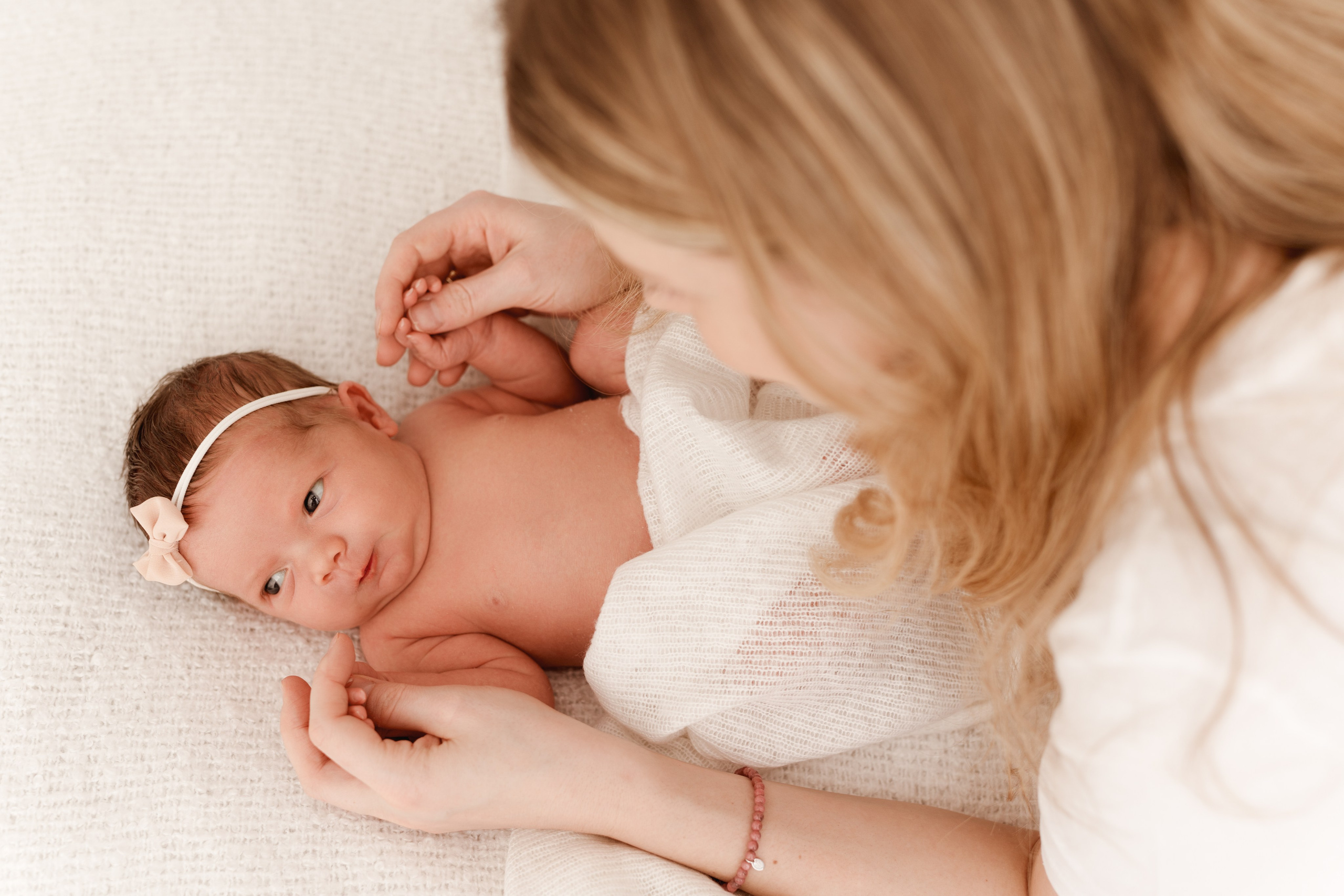 Sesja noworodkowa malutkiej Antosi. Fotograf Łódź - sesja ciążowa, noworodkowa, dziecięca. Studio w Łodzi